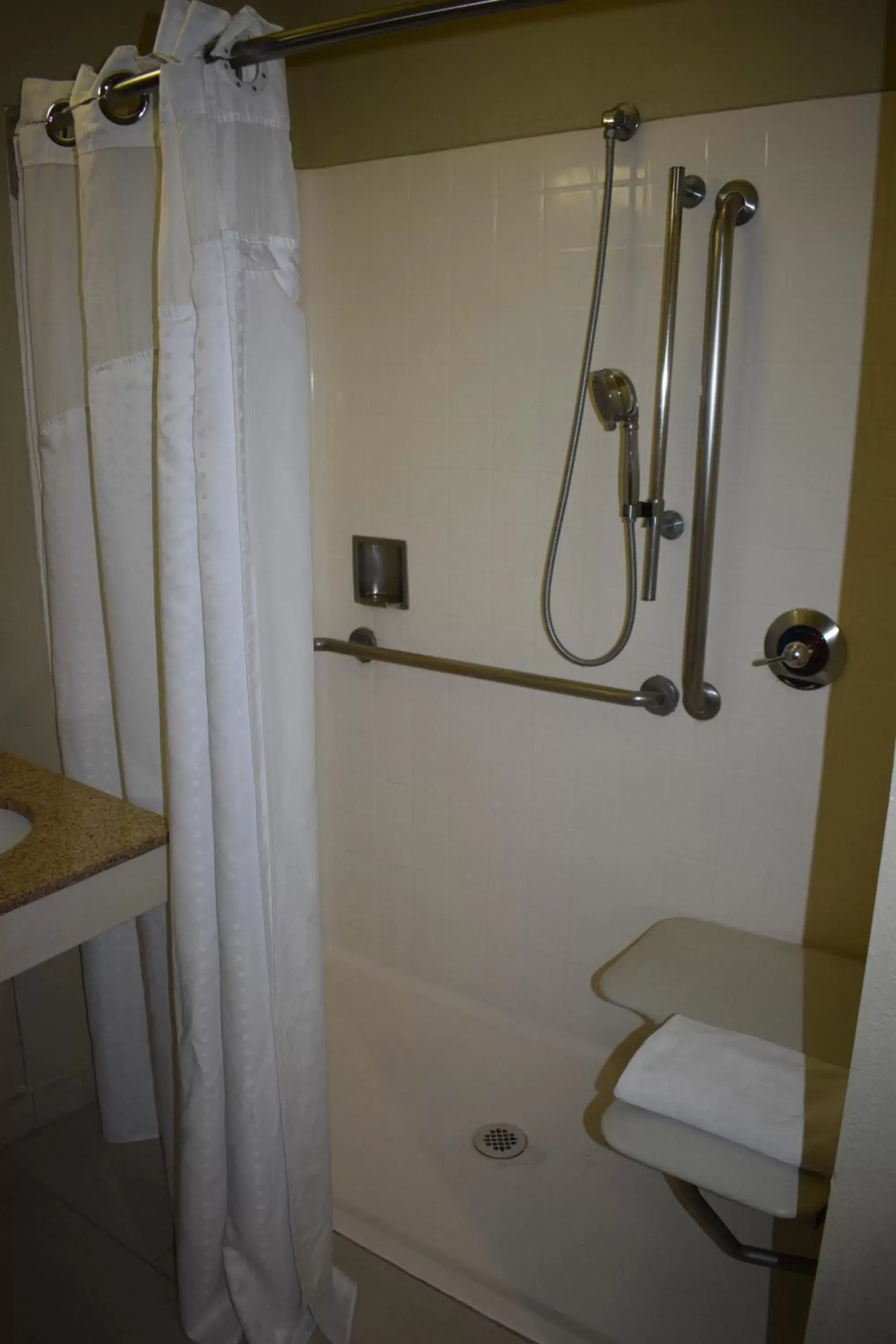 Shower, Bathroom in Hotel Marguerite Anaheim - Garden Grove, Trademark Collection