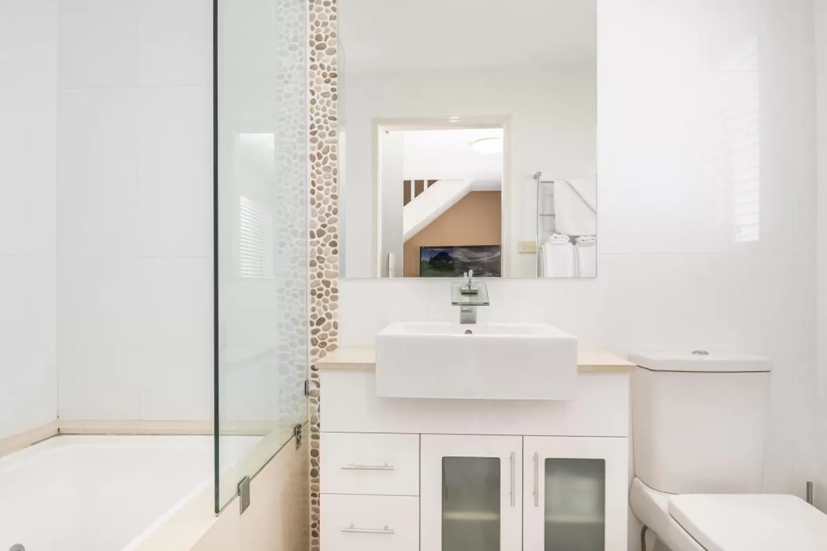 Bathroom in Byron Central Apartments
