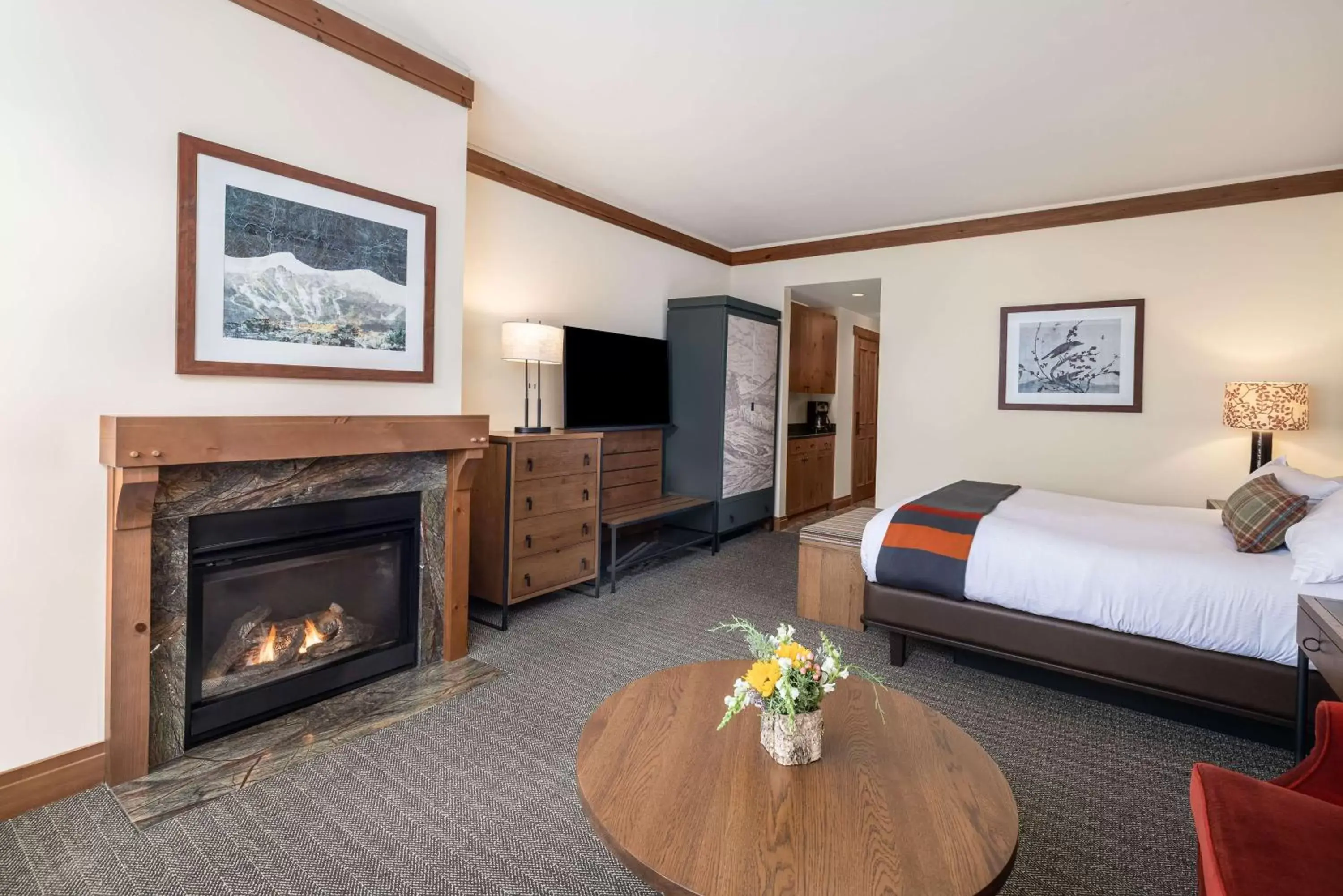 Bedroom, TV/Entertainment Center in The Lodge at Spruce Peak, a Destination by Hyatt Residence