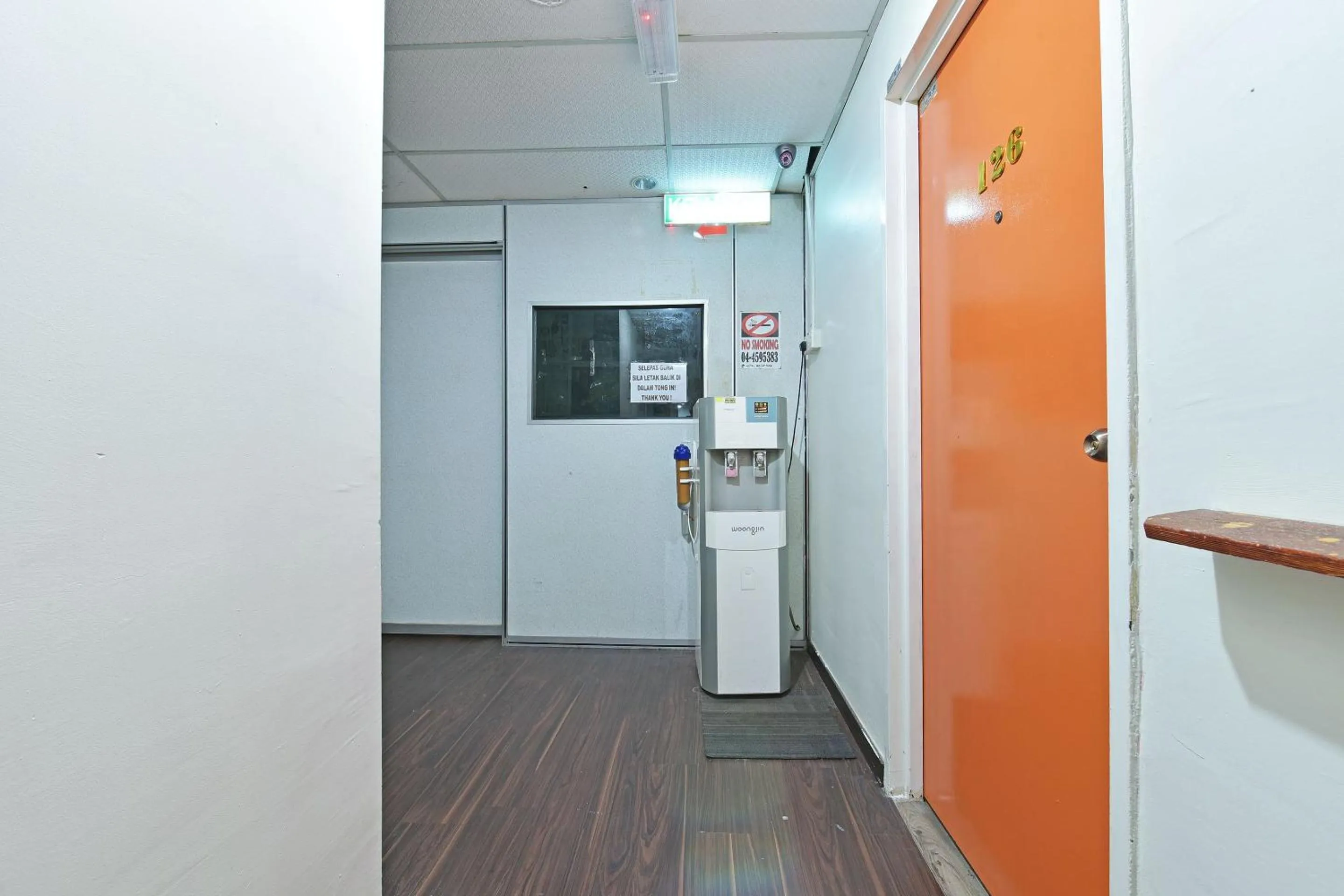 Lobby or reception, Kitchen/Kitchenette in OYO 90846 Hotel Akasia