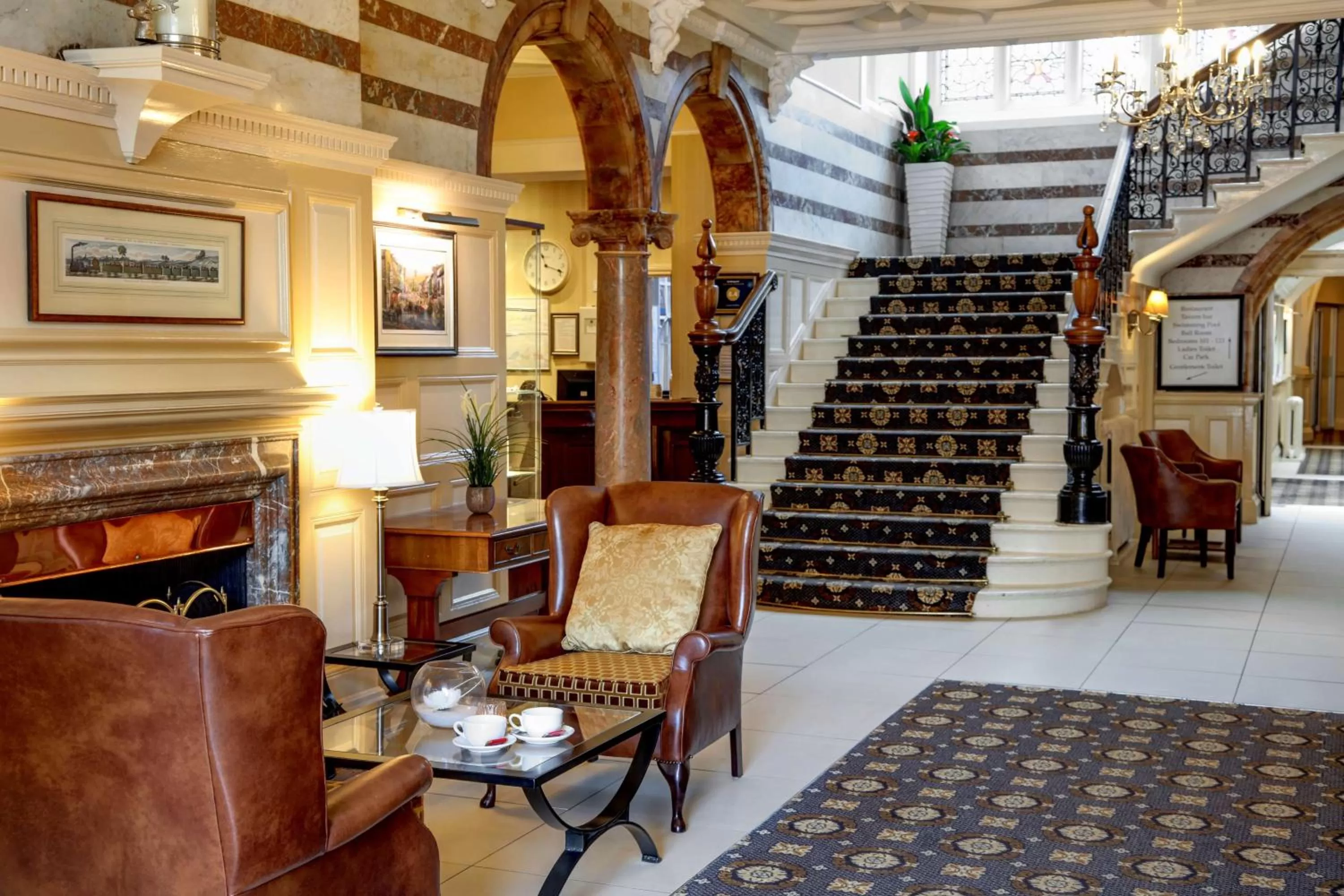 Lobby or reception in Crown & Mitre Hotel