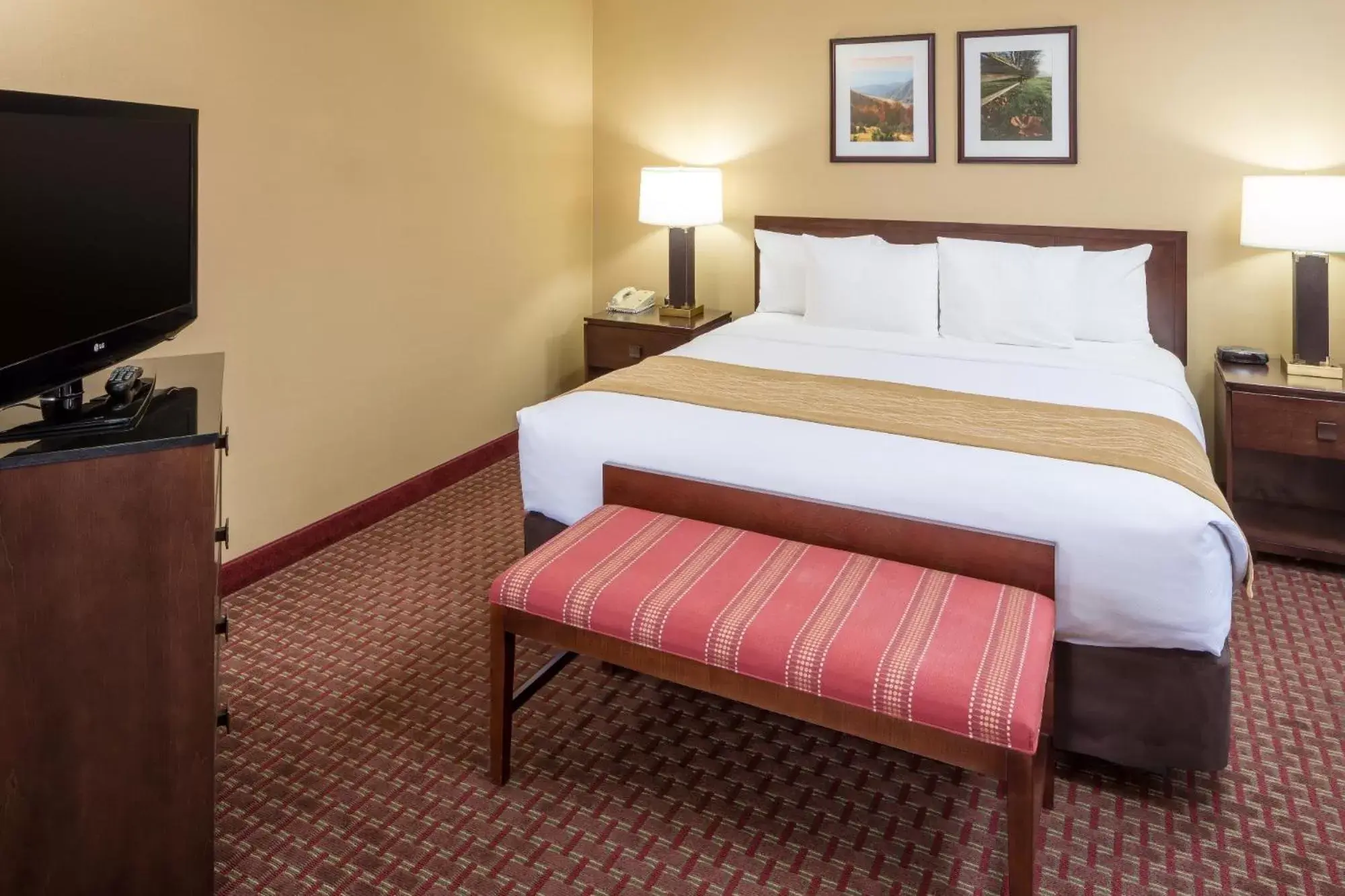 King Room - Accessible/Non-Smoking in Comfort Inn & Suites Near Burke Mountain