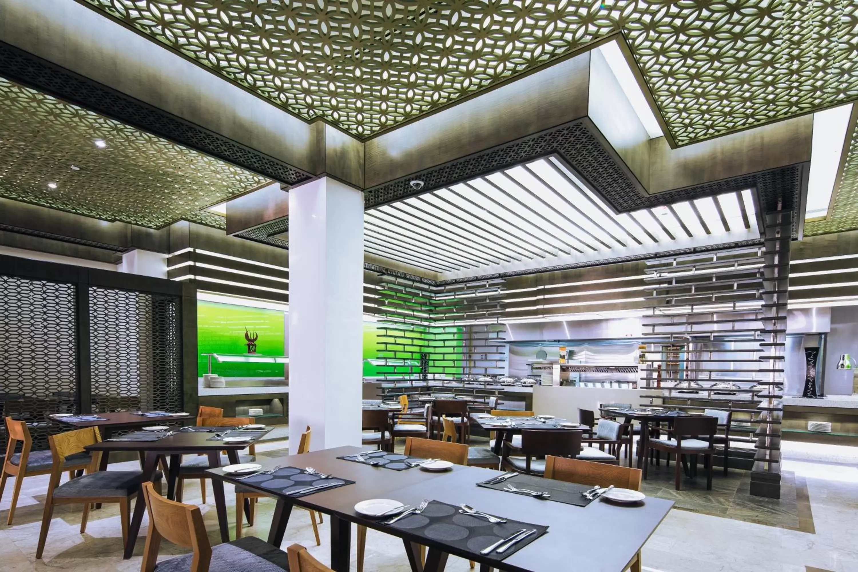 Restaurant/Places to Eat in Ayla Bawadi Hotel