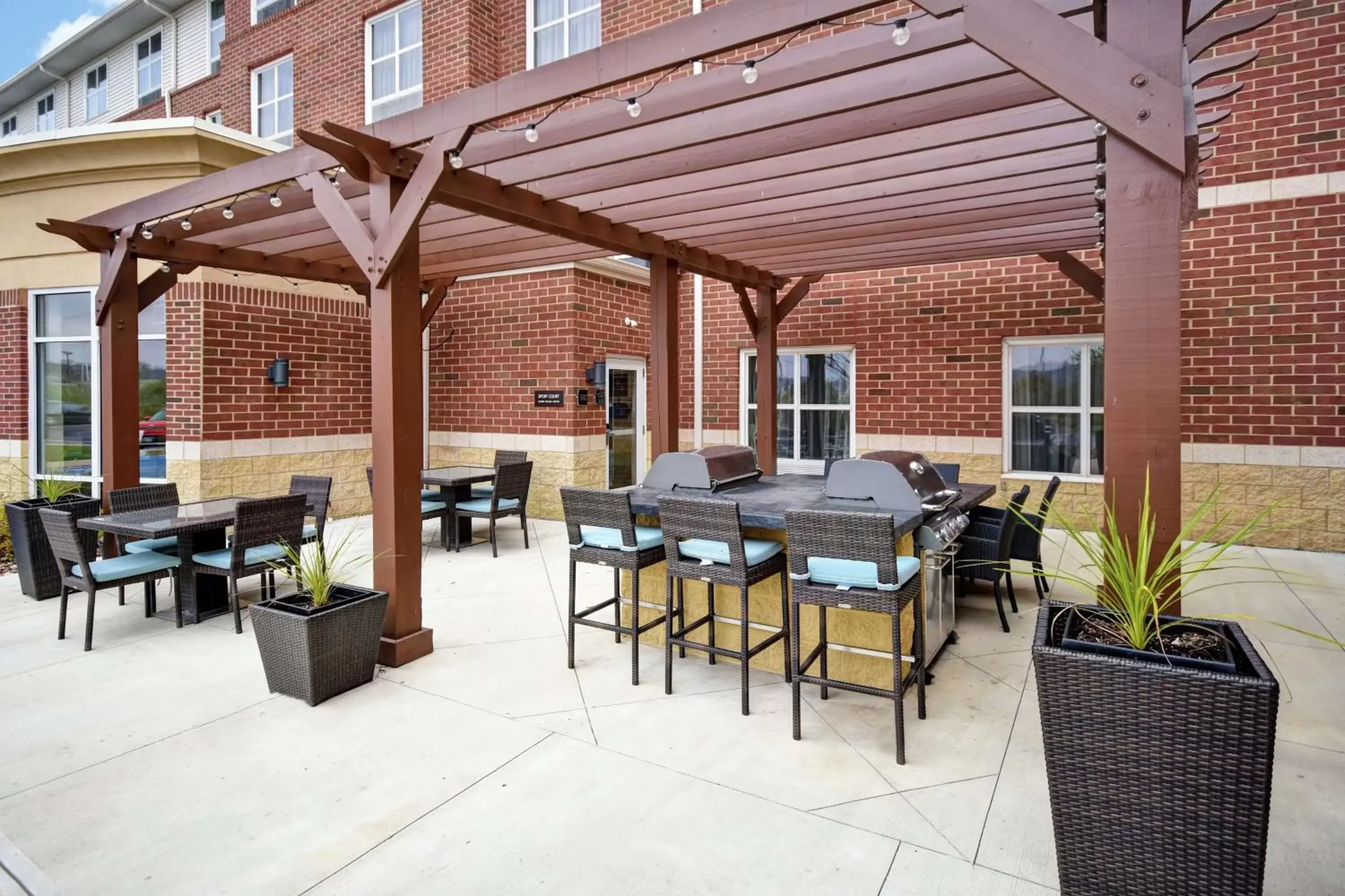 Property building, Restaurant/Places to Eat in Homewood Suites by Hilton Cincinnati-Milford