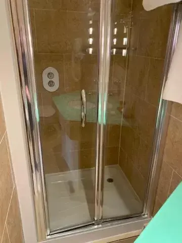 Bathroom in Prom Hotel