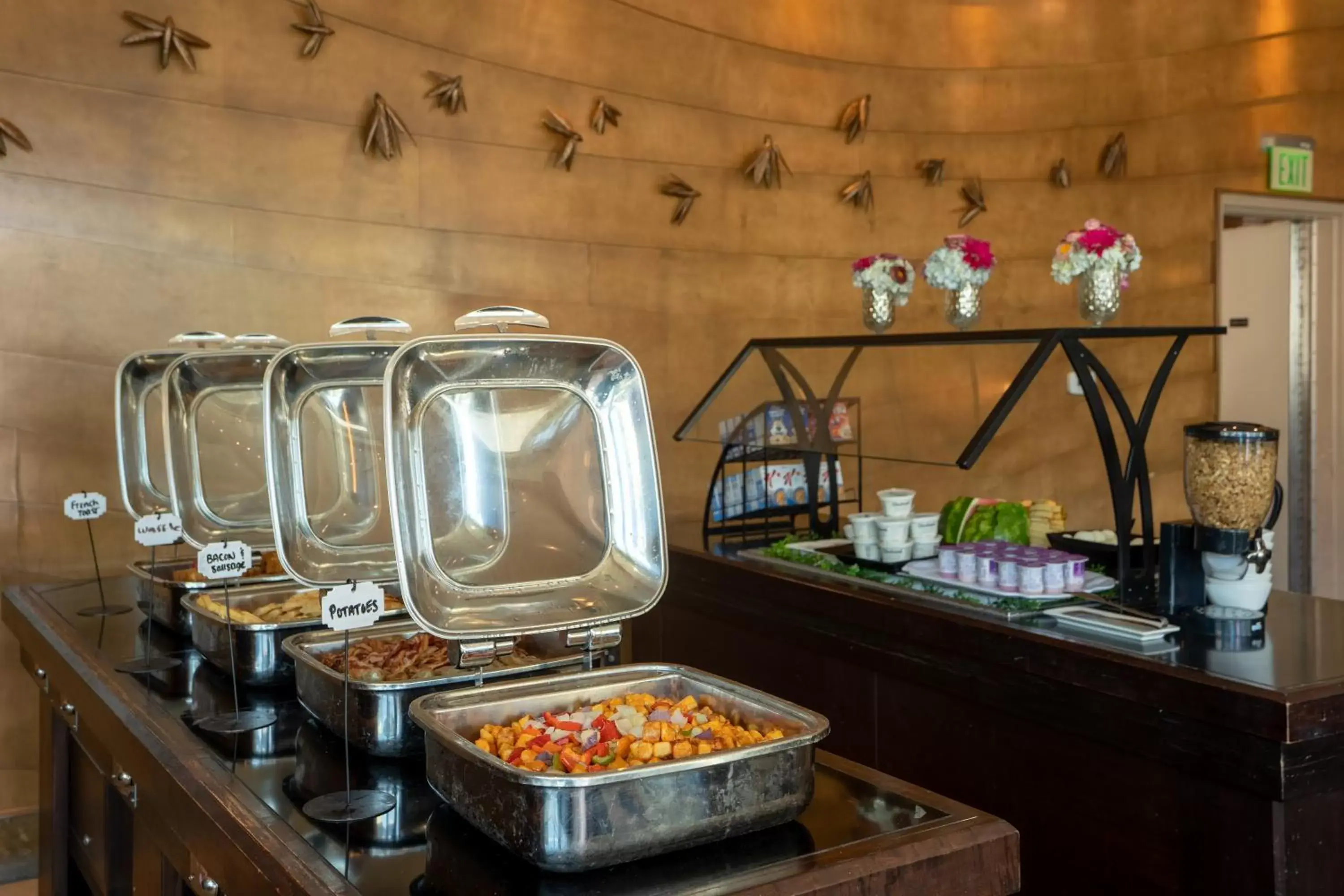 Restaurant/places to eat in The Dana on Mission Bay Restaurant/places to eat in The Dana on Mission Bay