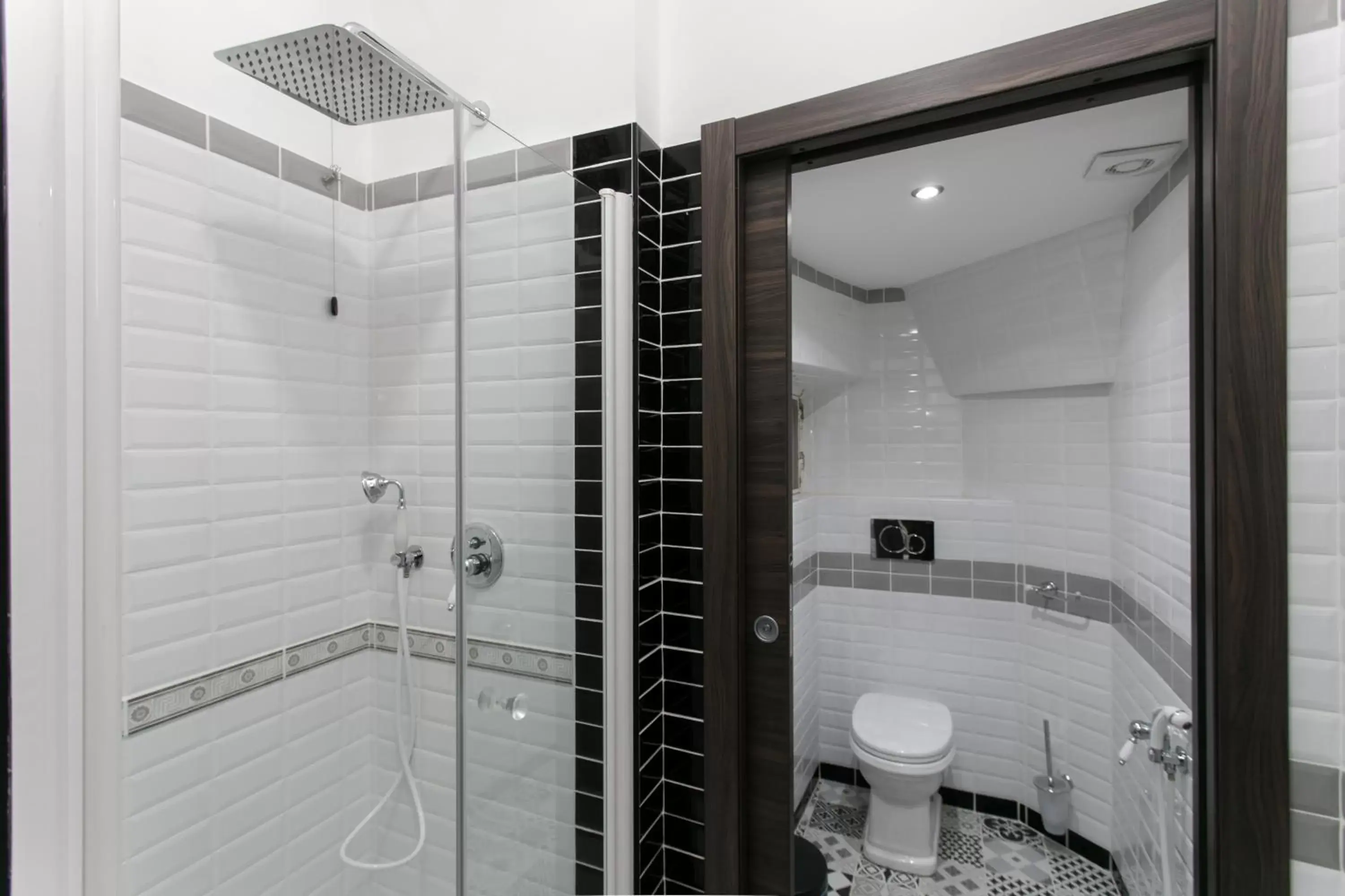Shower, Bathroom in Aparthotel Dei Mercanti