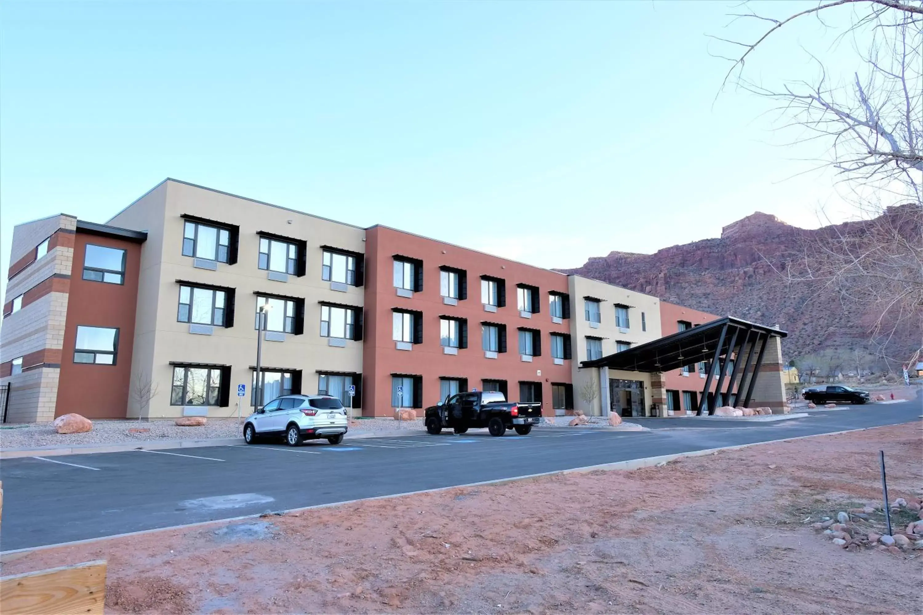 Property Building in Scenic View Inn & Suites Moab