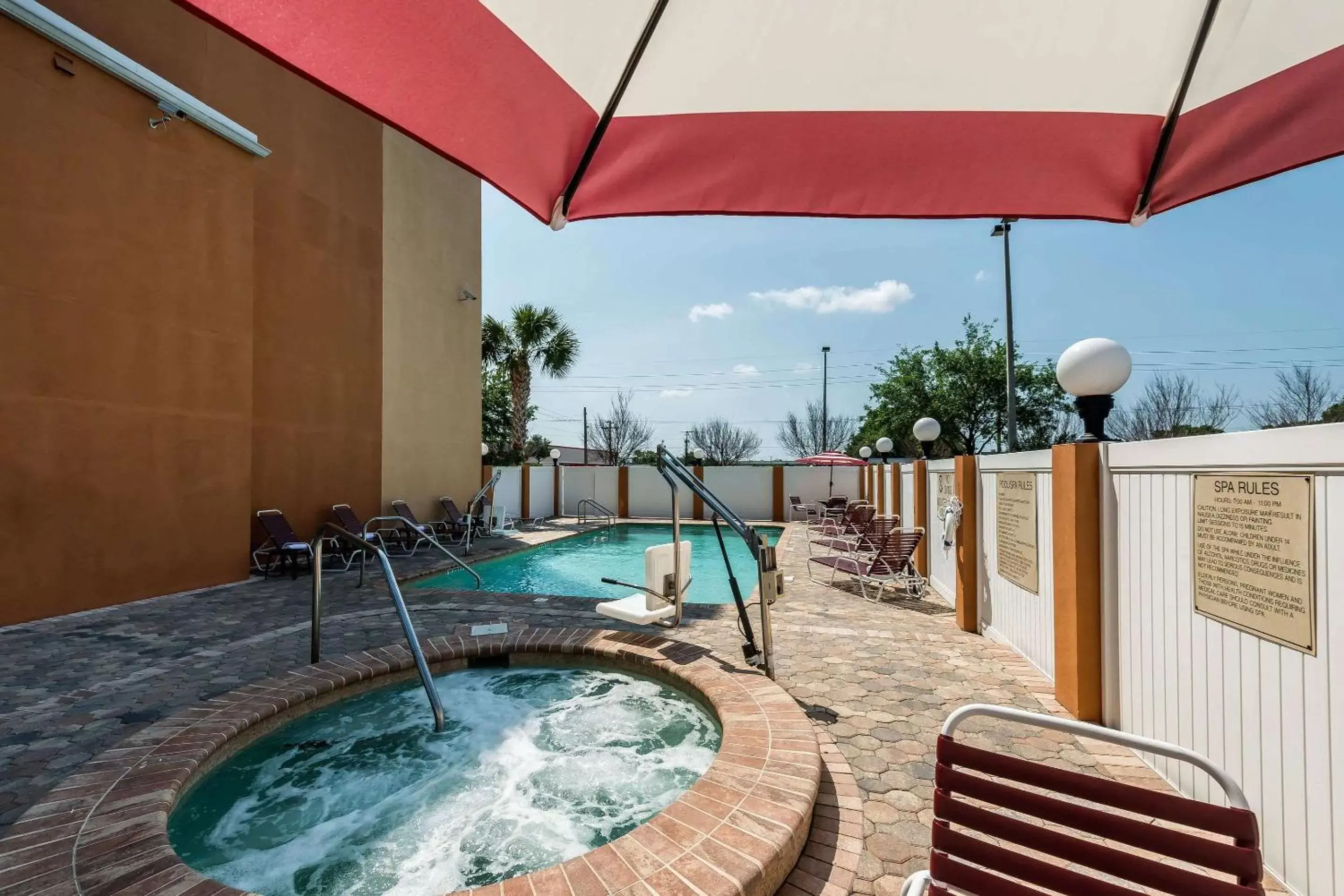 On site, Swimming Pool in Comfort Suites Tampa Airport North