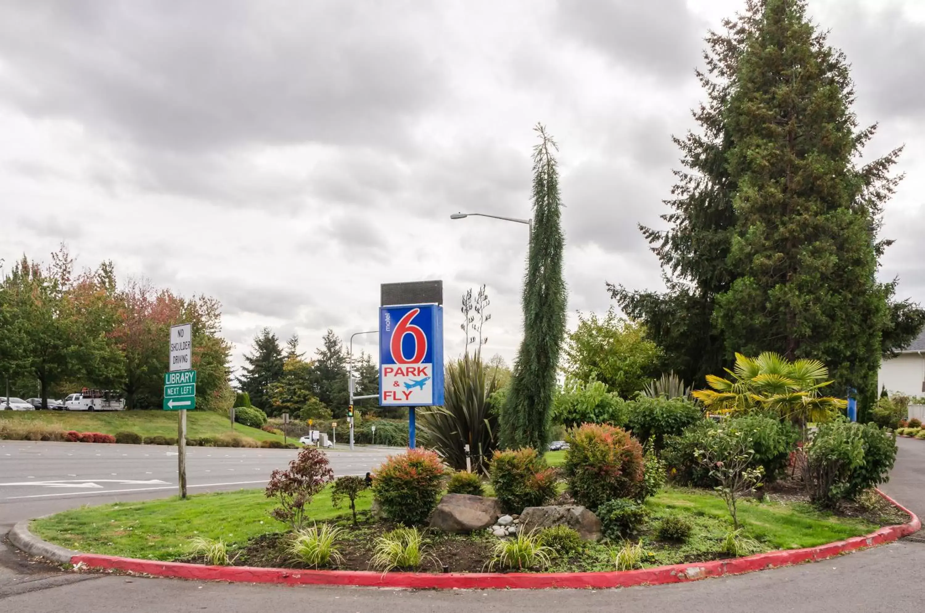 Facade/entrance, Property Logo/Sign in Motel 6-Seattle, WA - Sea-Tac Airport South