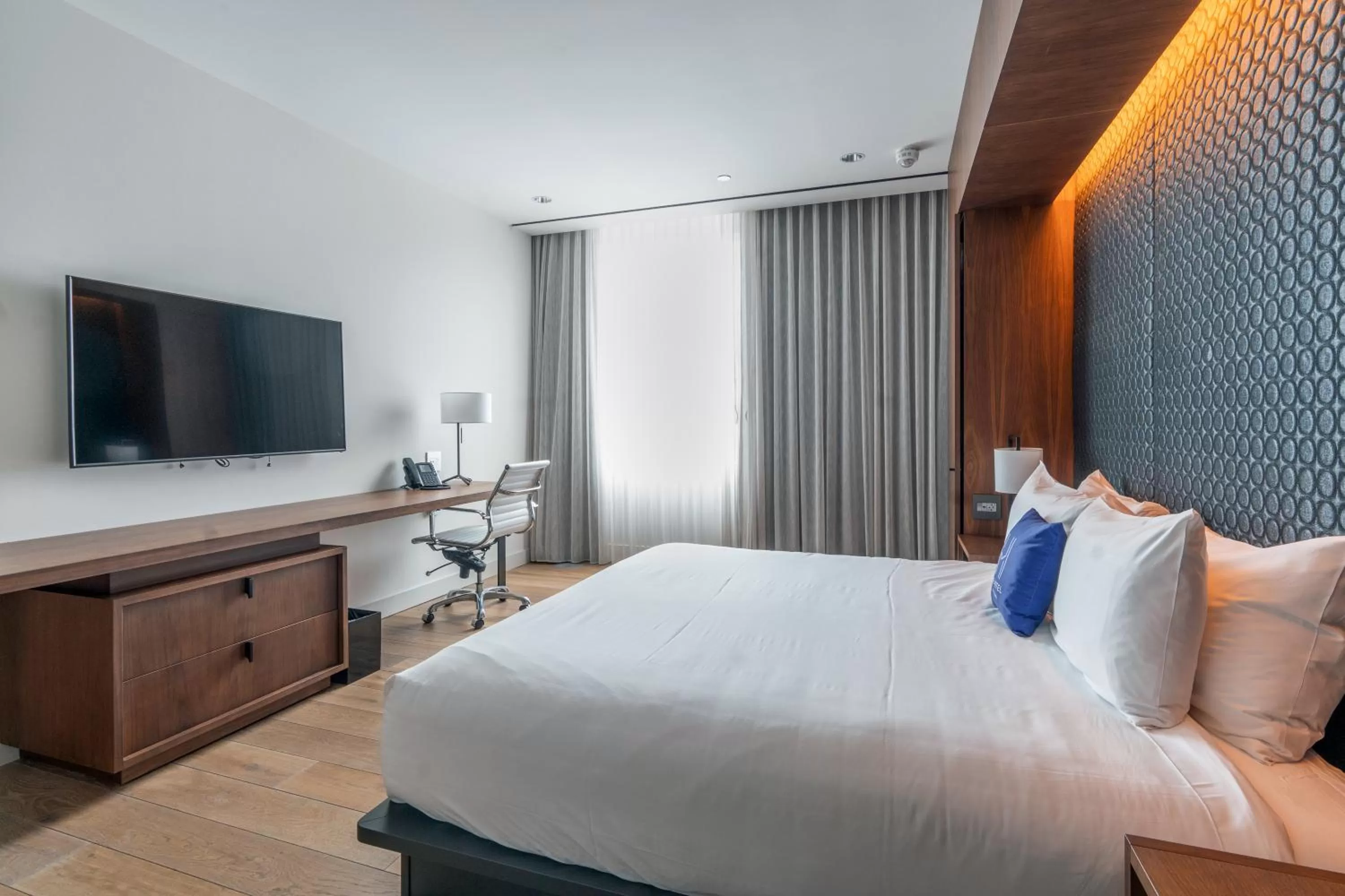 Bedroom, Bed in The Hotel & Athletic Club at Midtown