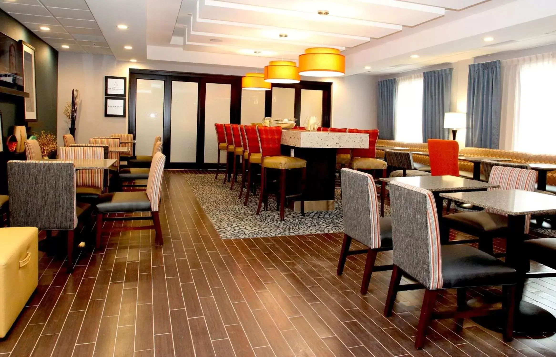 Breakfast, Restaurant/Places to Eat in Hampton Inn- Suffolk