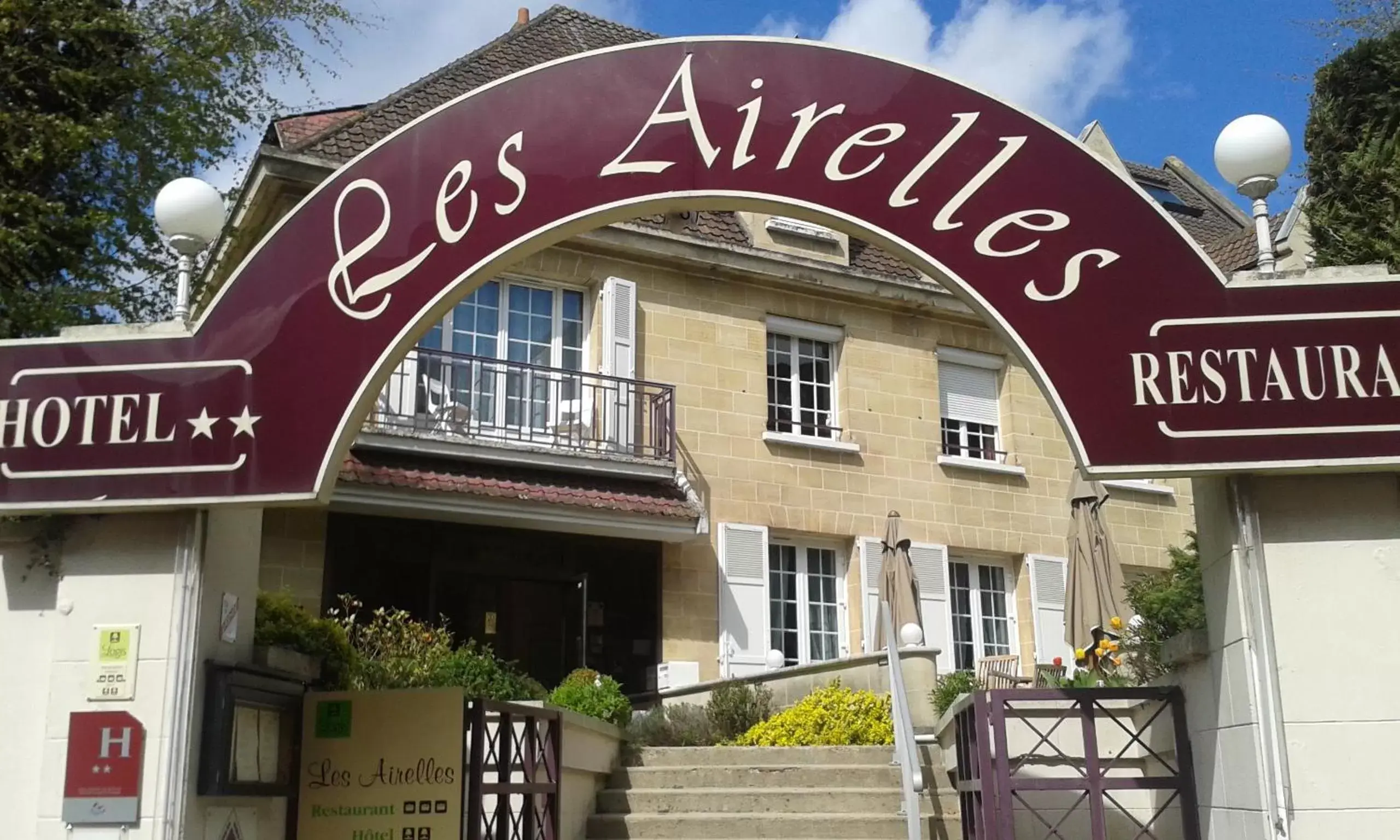 Facade/entrance, Property Logo/Sign in Logis Hôtel-Restaurant Les Airelles