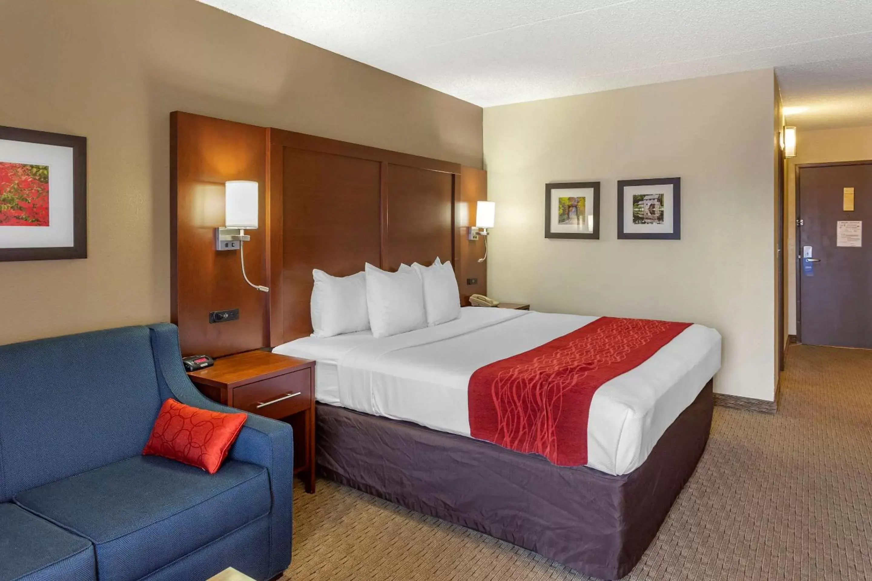 Photo of the whole room, Bed in Comfort Inn & Suites Rochelle