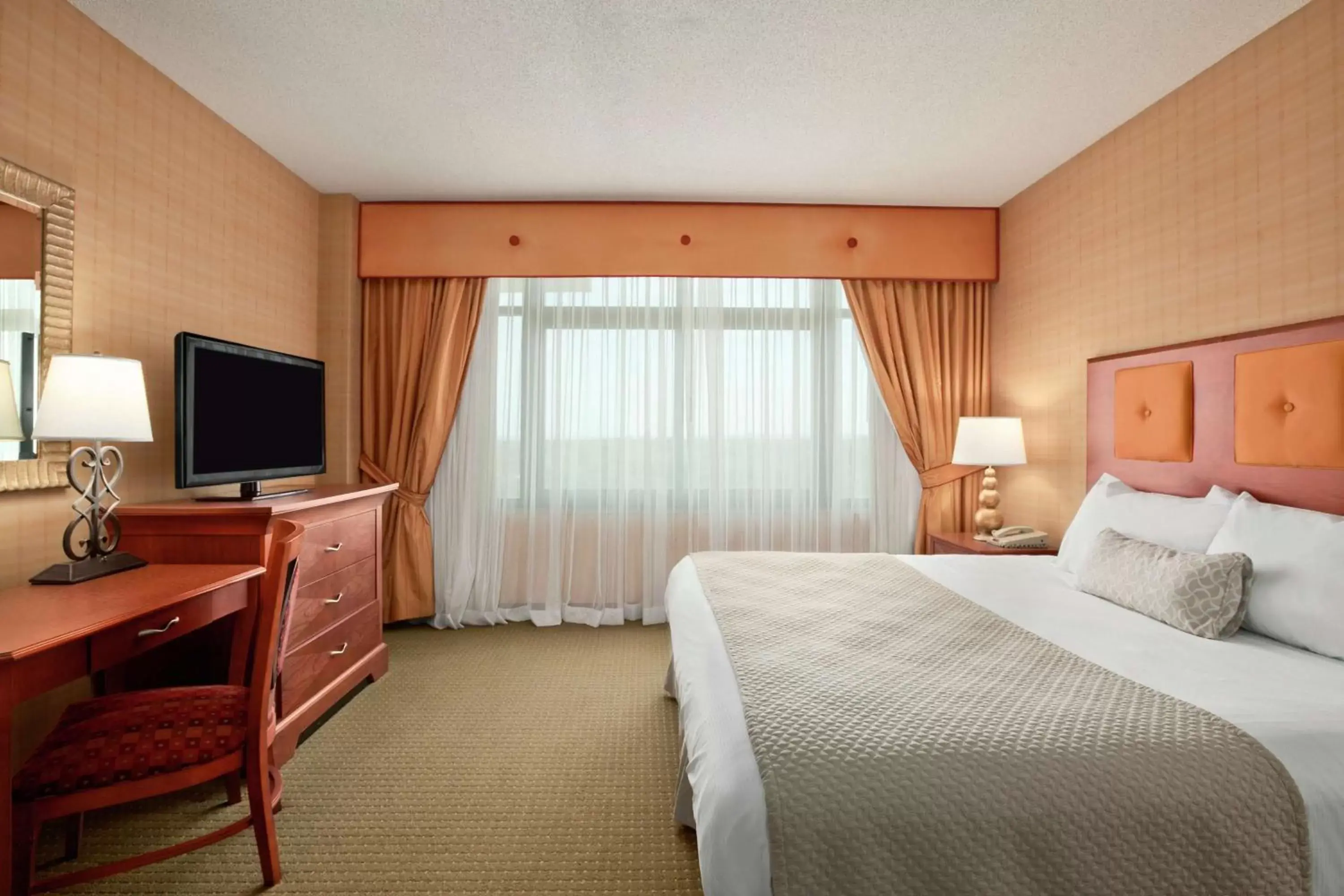Bed in Embassy Suites Hot Springs - Hotel & Spa