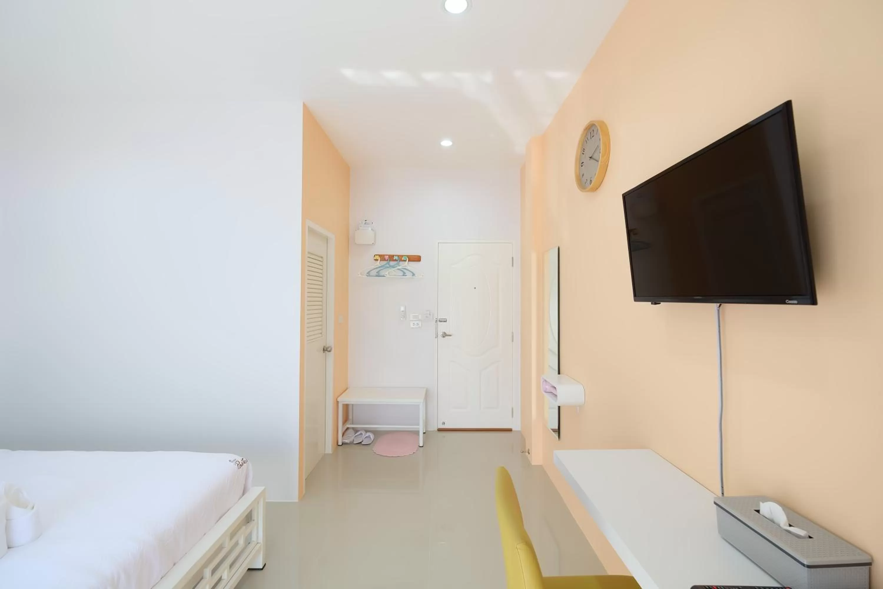 Spring, Bed in Noble Baan Pastel