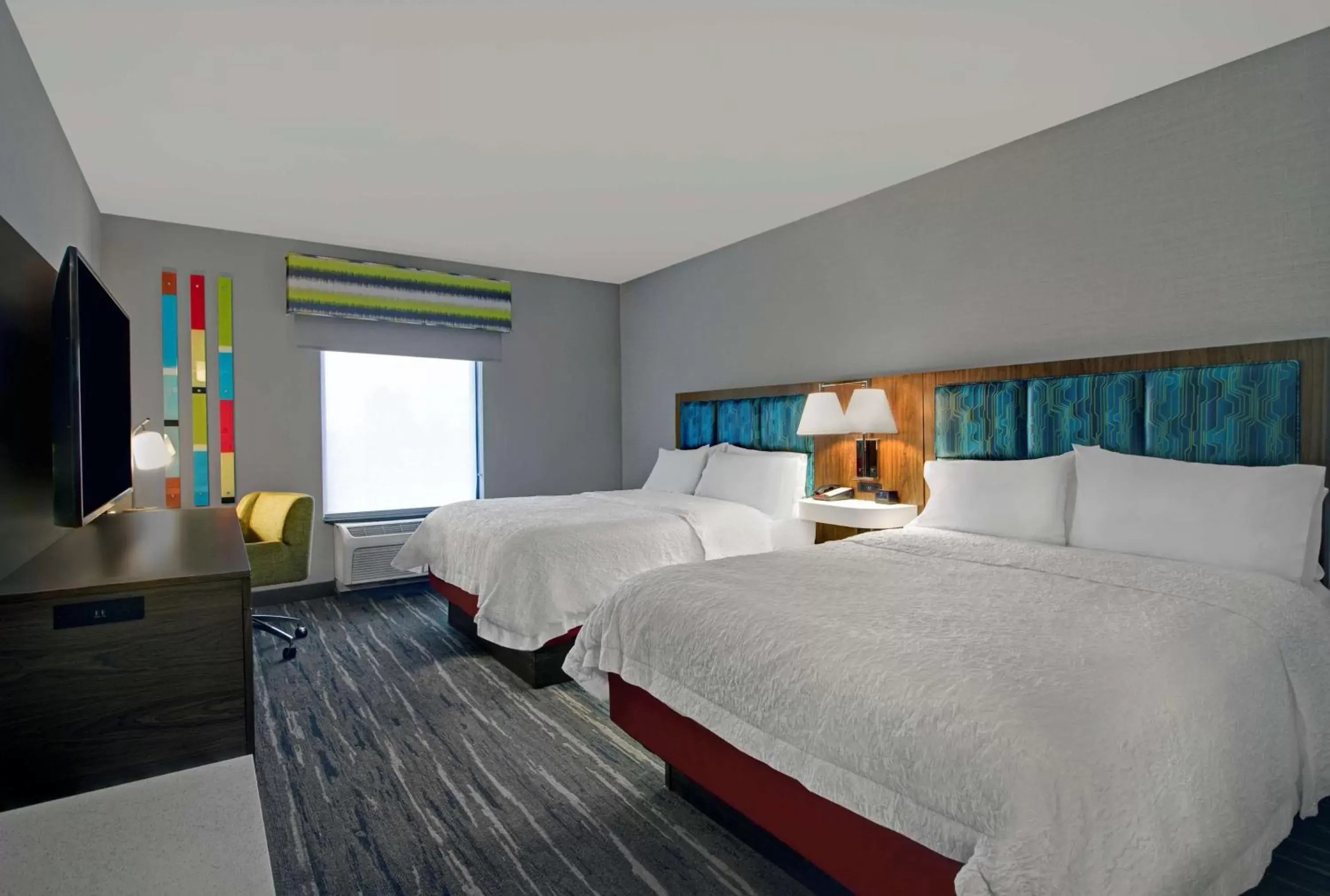 Bed in Hampton Inn & Suites by Hilton Syracuse Dewitt