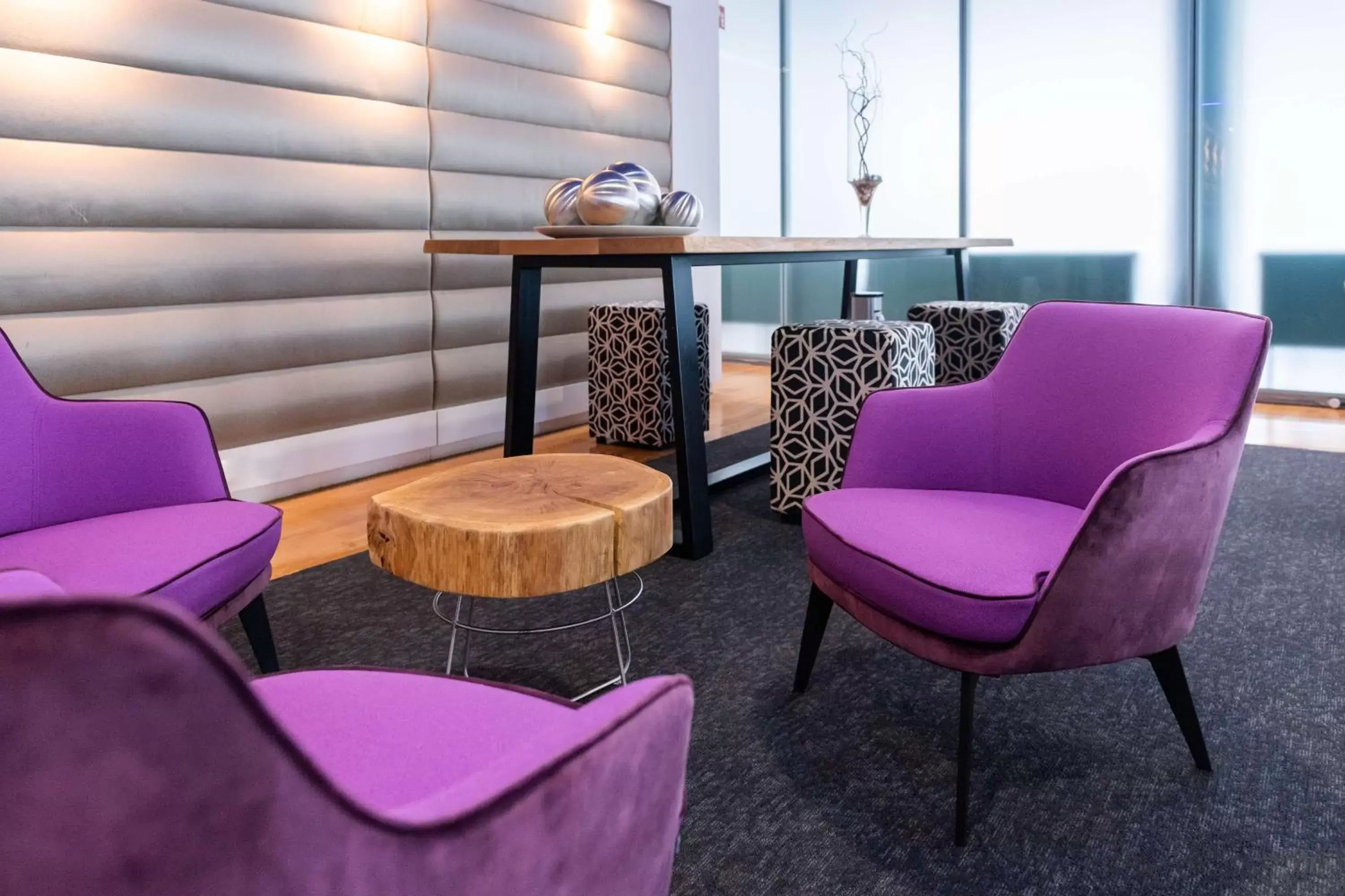 Lounge or bar, Seating Area in DoubleTree by Hilton Frankfurt Niederrad