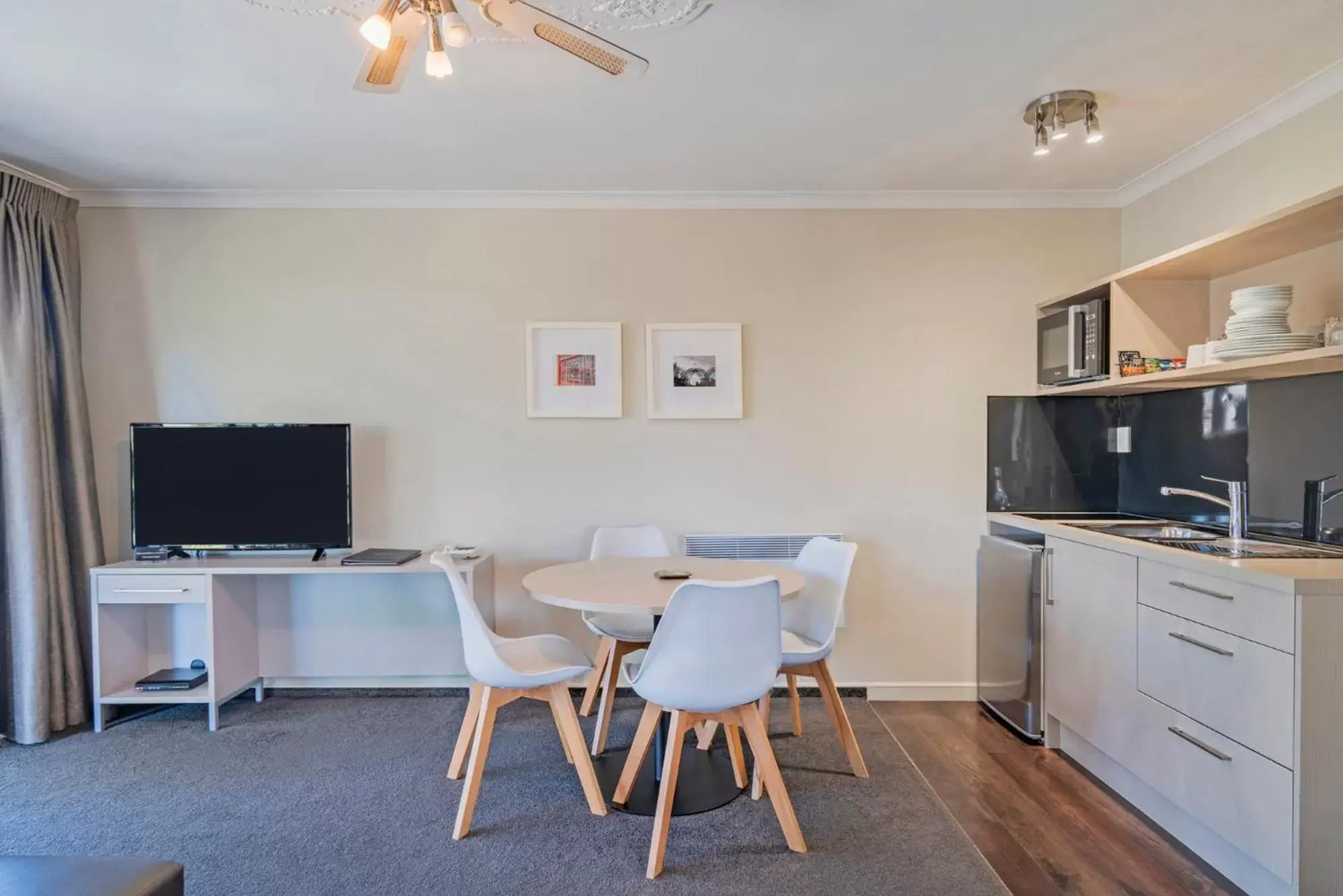 Dining Area in Silver Fern Rotorua Suites & Spa