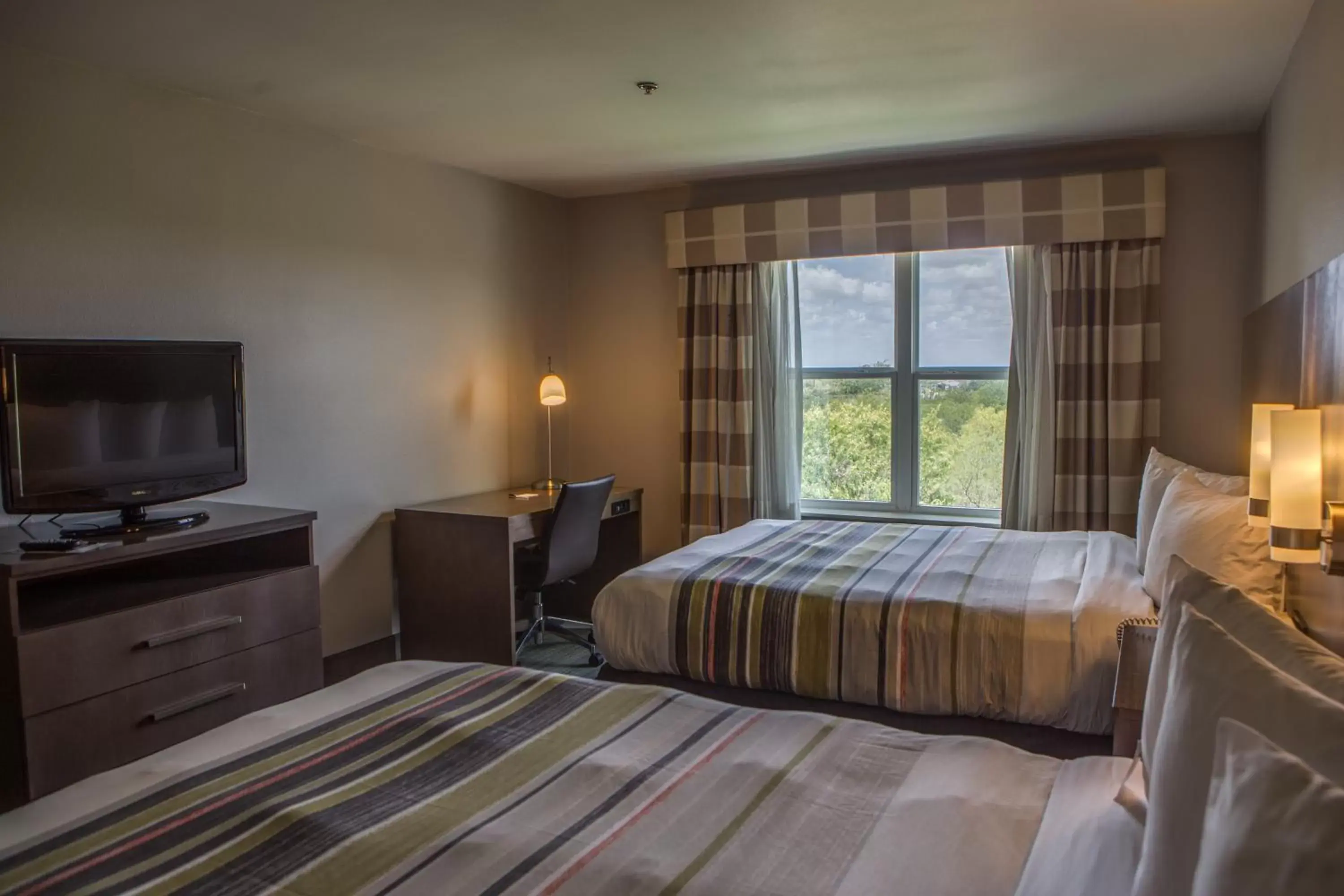 Bed in Country Inn & Suites by Radisson, Harlingen, TX