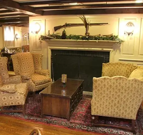 Restaurant/places to eat, Seating Area in Publick House Historic Inn and Country Motor Lodge