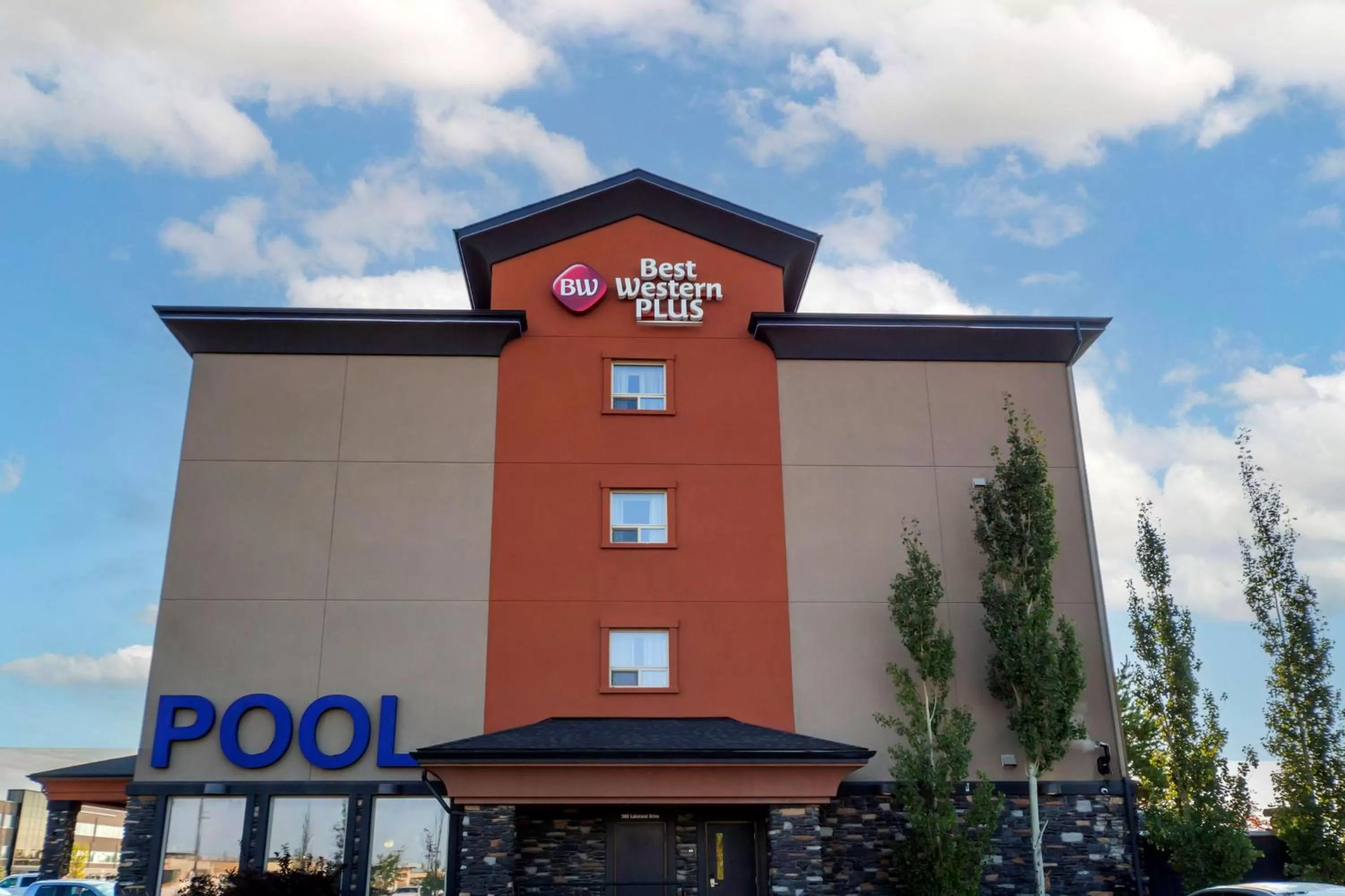 Property building in Best Western Plus Sherwood Park Inn & Suites
