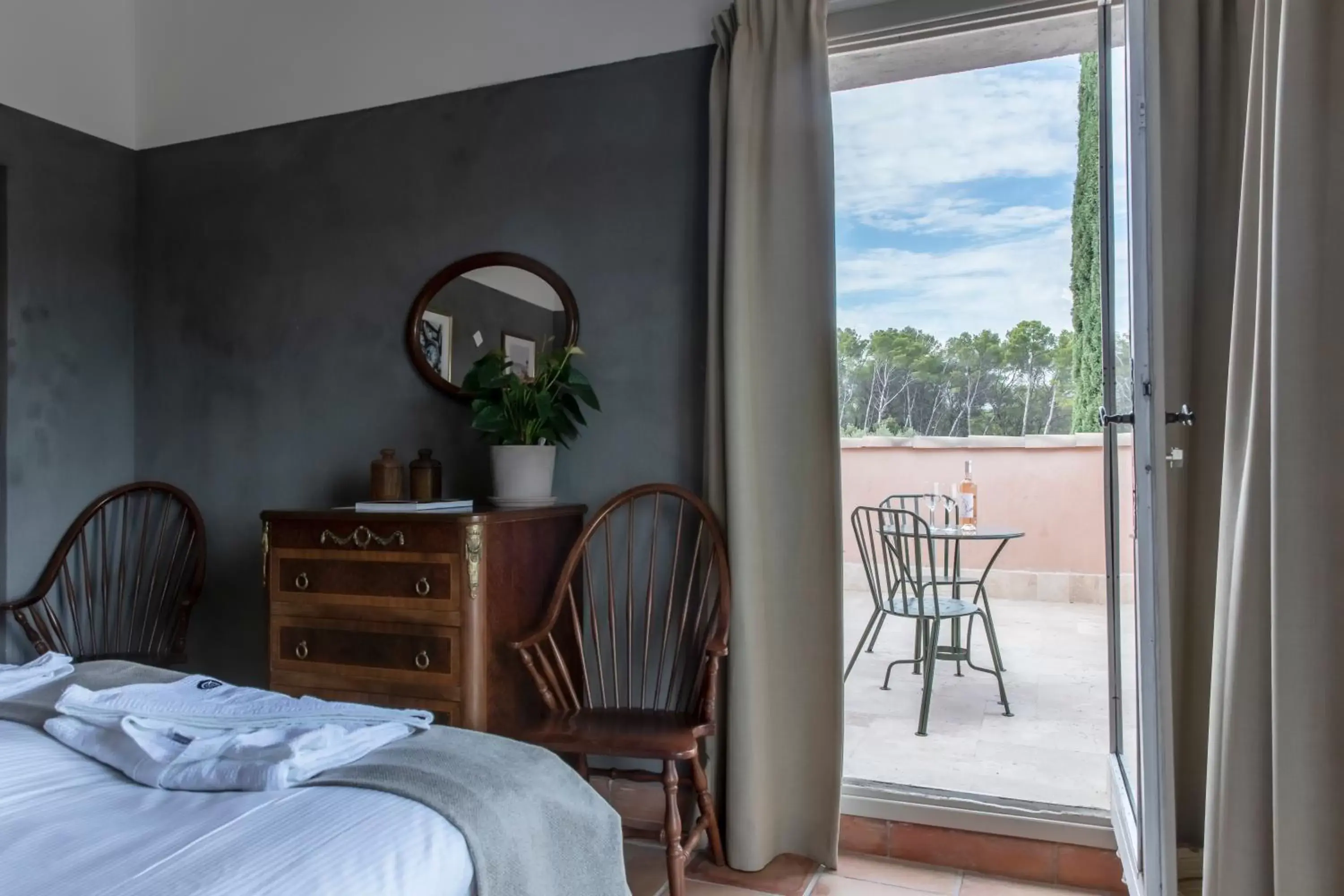 Bedroom, Bed in Domaine Rabiega - Vineyard and Boutique hotel