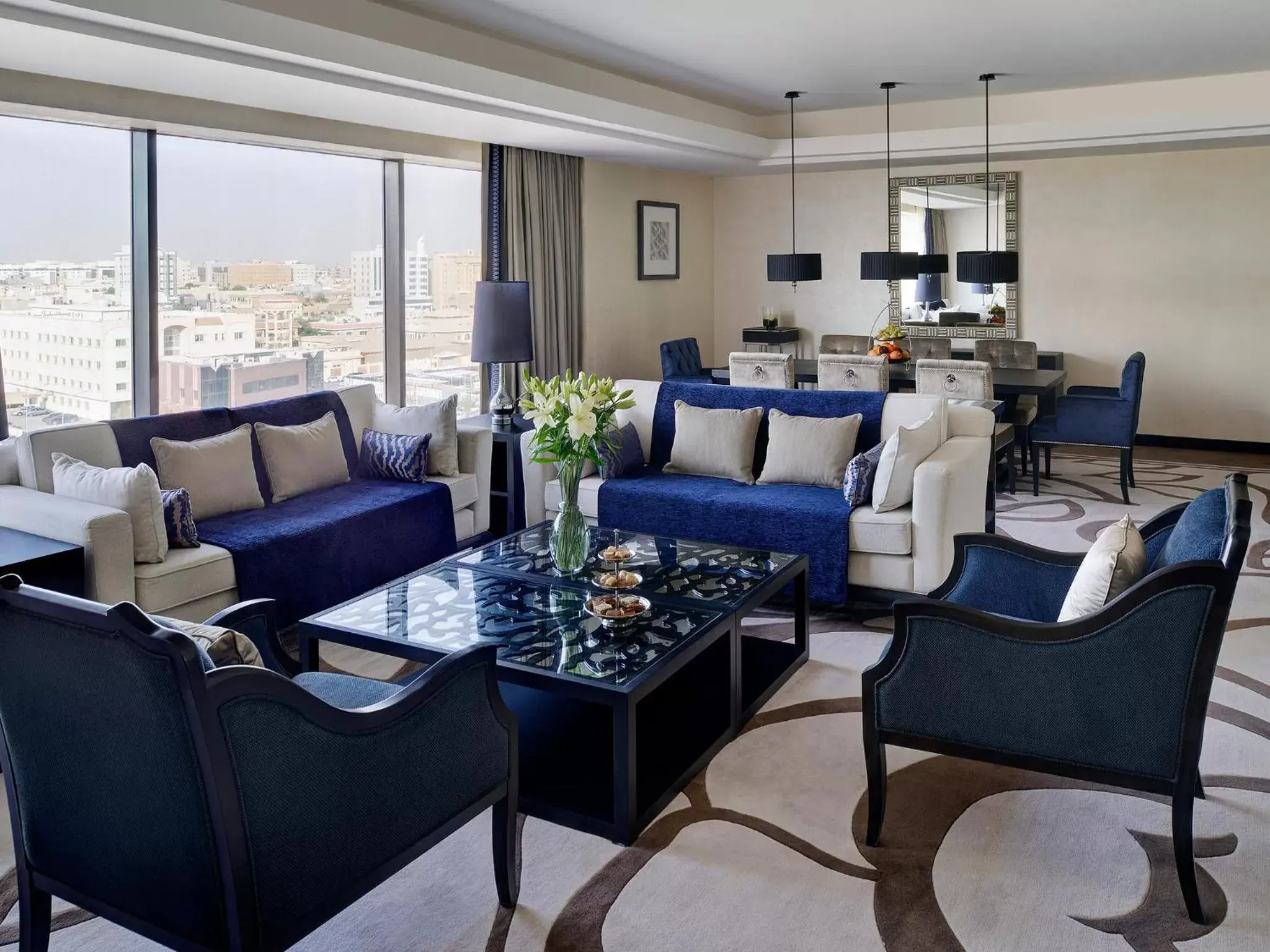 Living room, Lounge/Bar in voco - Riyadh, an IHG Hotel