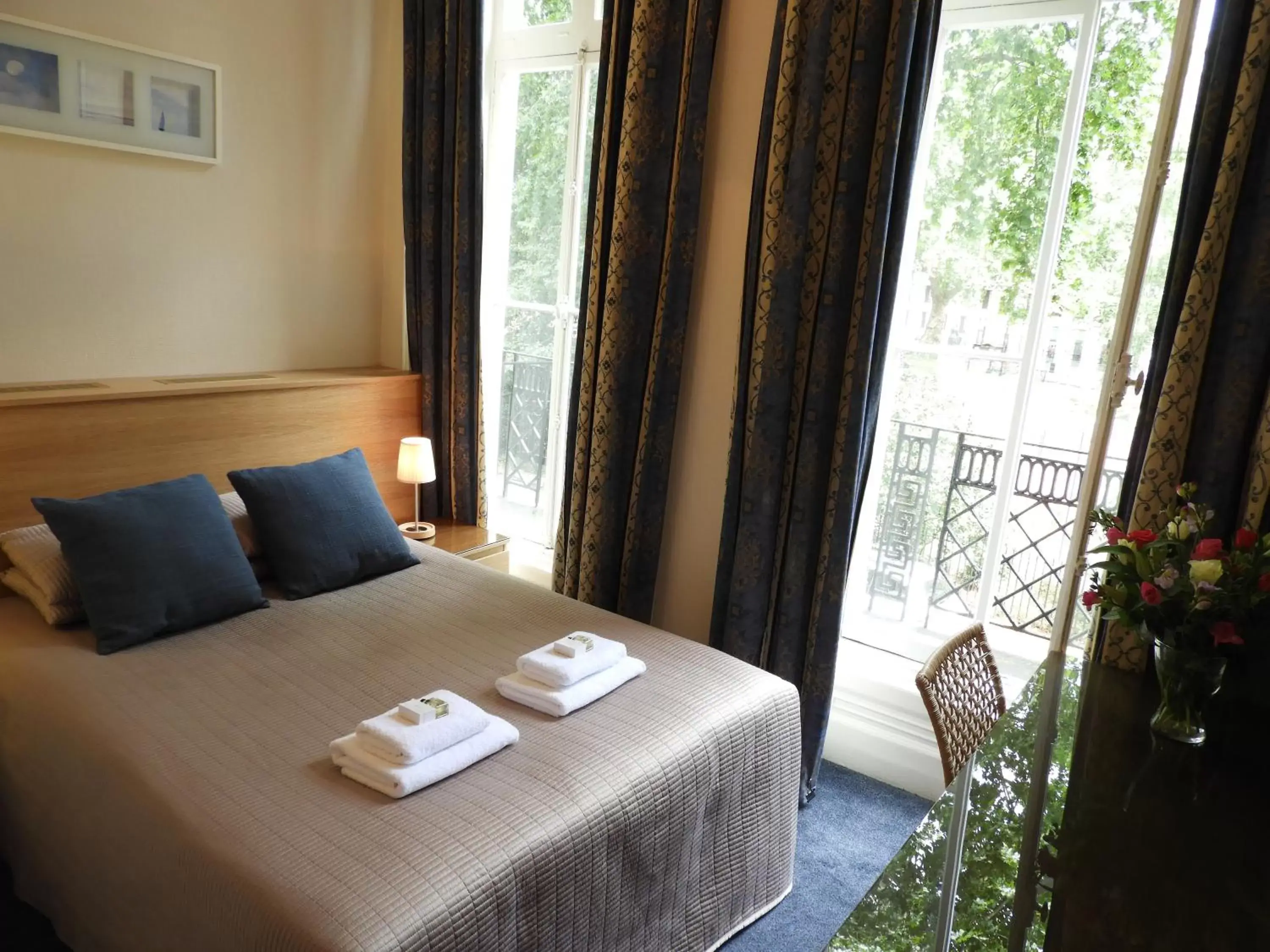 Bedroom, Bed in Euro Hotel