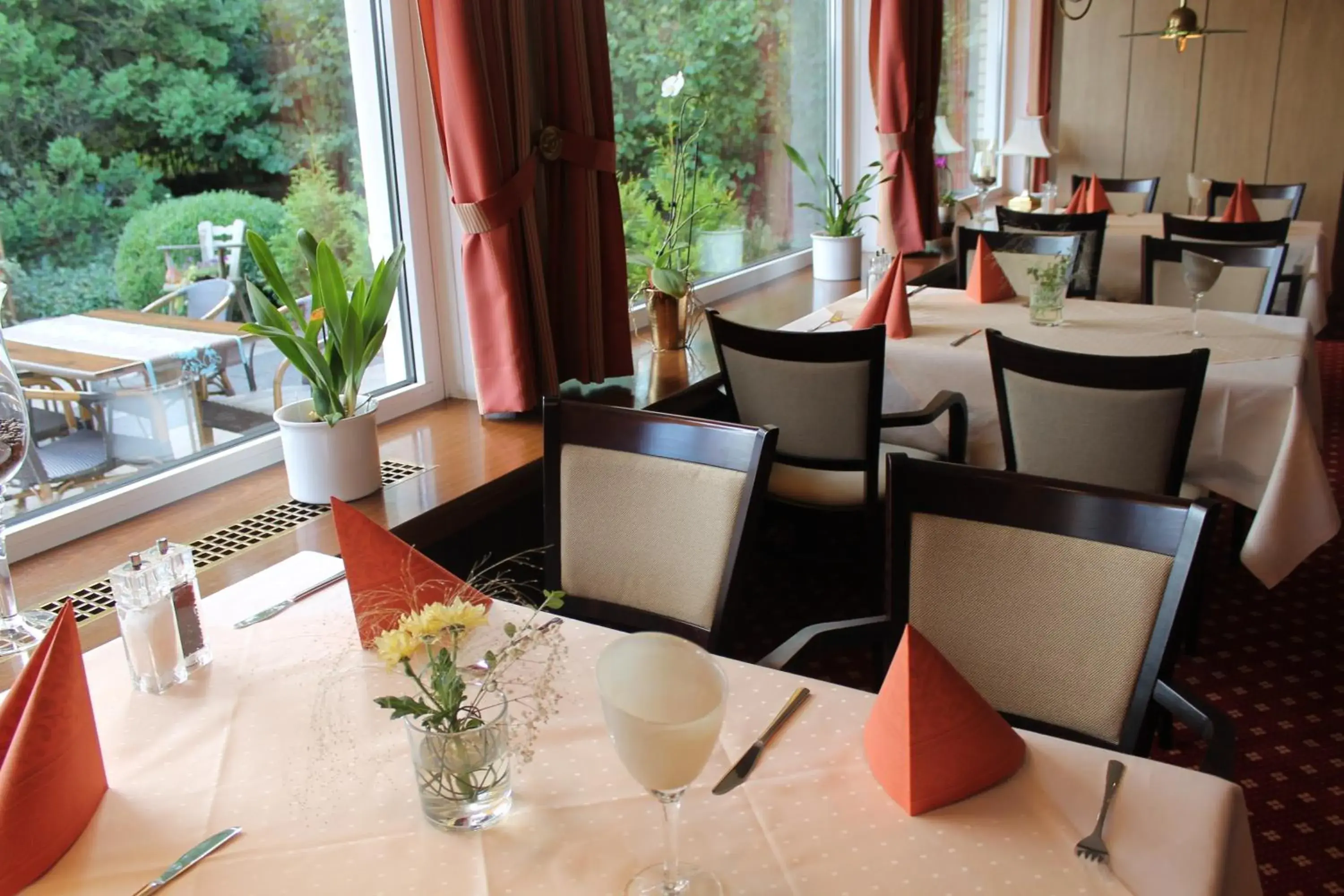 Restaurant/Places to Eat in Hotel Restaurant Seegarten Quickborn