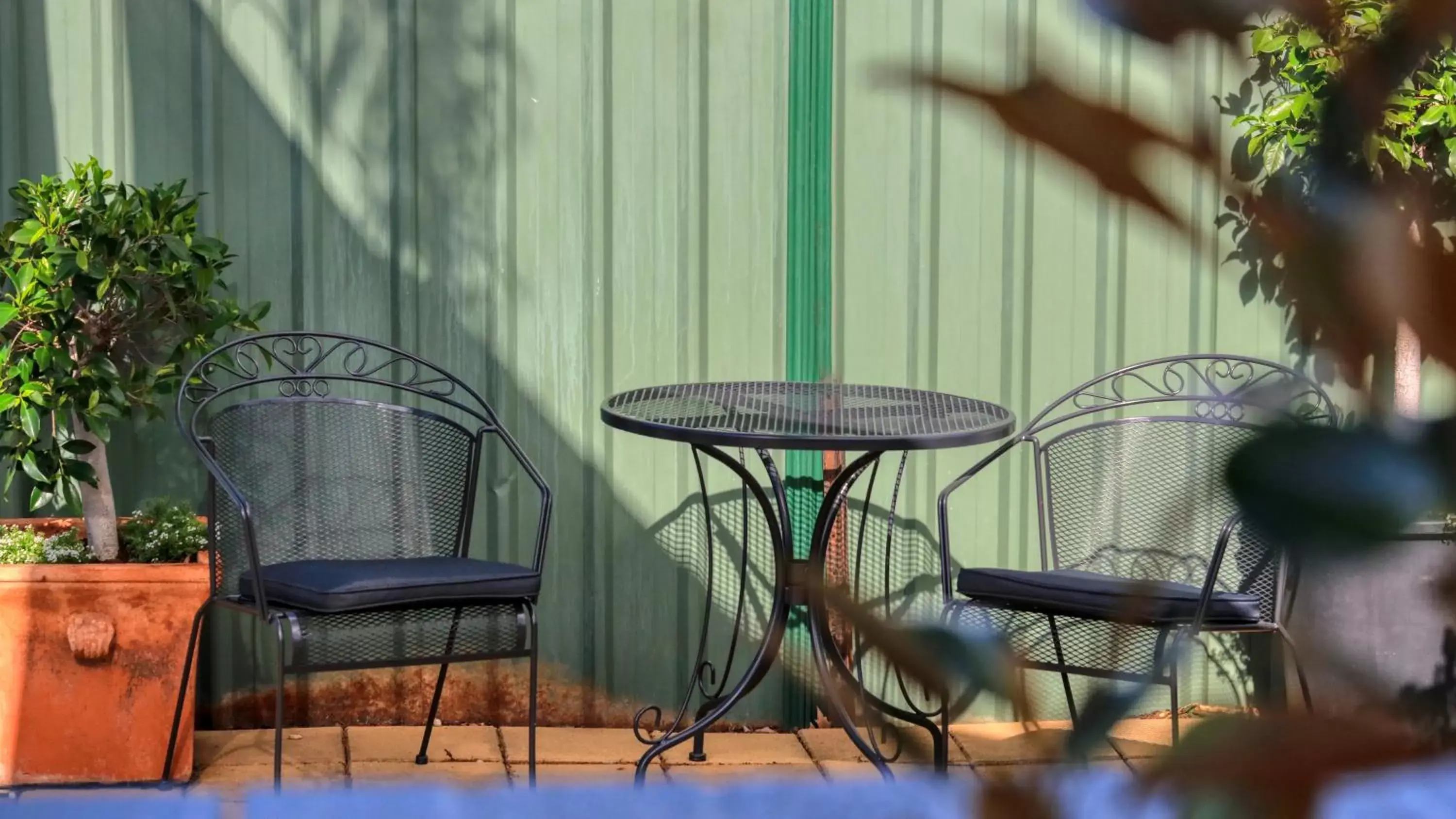 Garden, Seating Area in Edward Parry Motel and Apartments