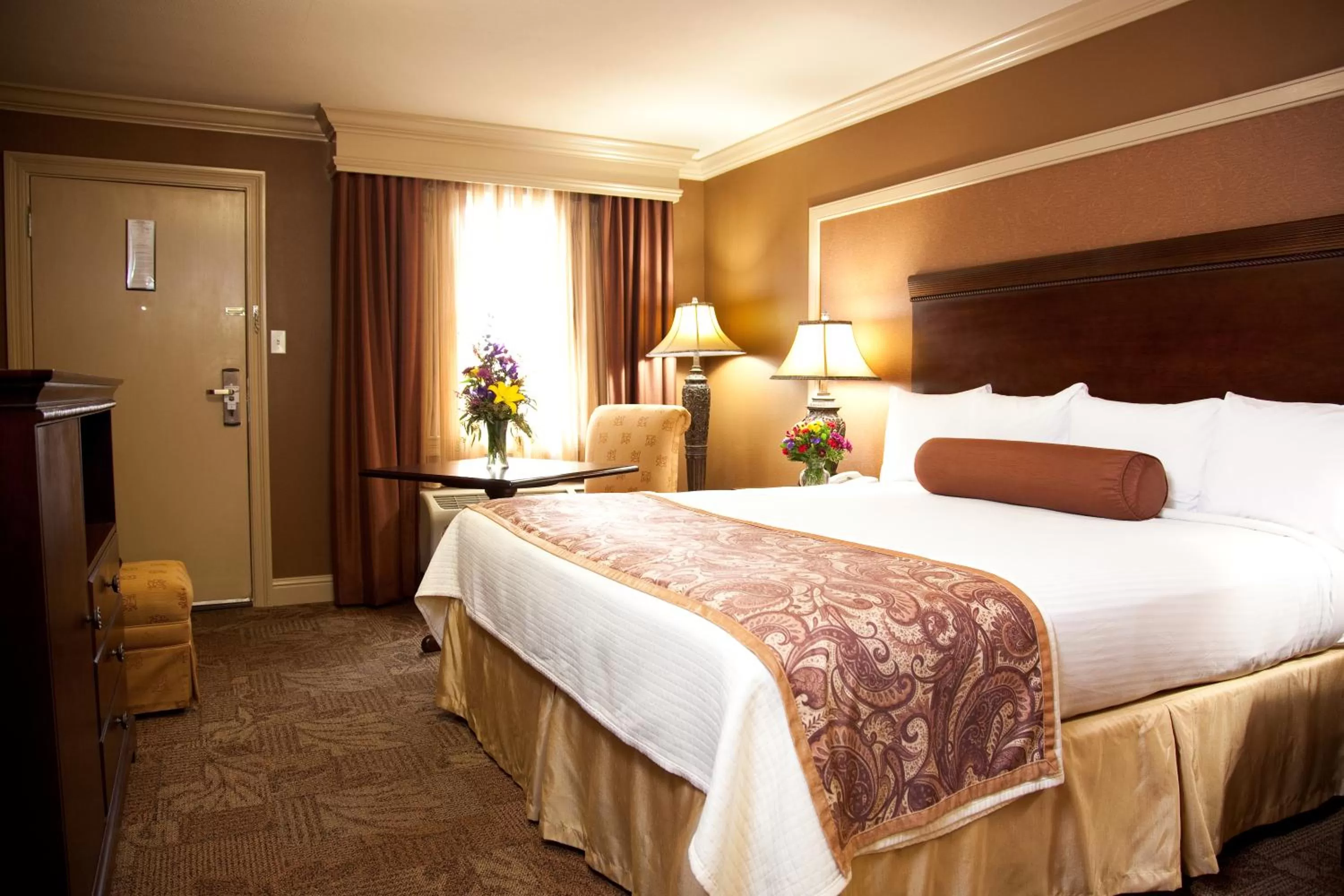 Photo of the whole room, Bed in Best Western Plus French Quarter Courtyard Hotel