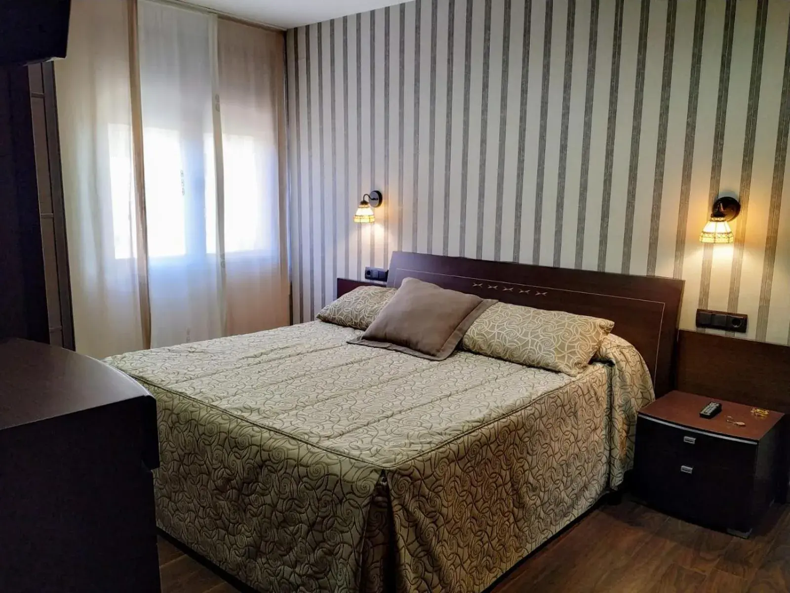 Comfort Triple Room with Shower in Hotel Arcos Catedral