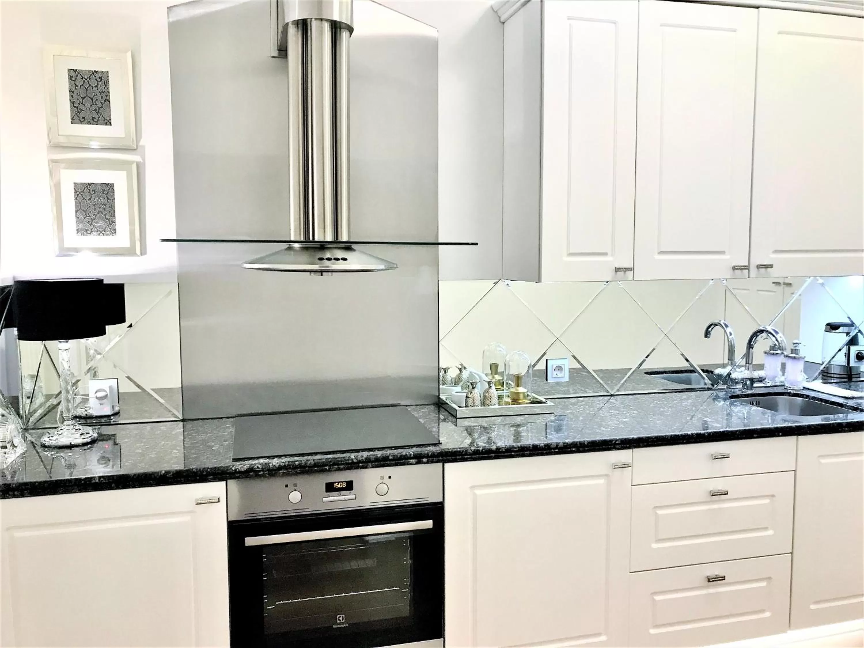 Kitchen or kitchenette, Kitchen/Kitchenette in Luxury Apartments MONDRIAN Market Square II