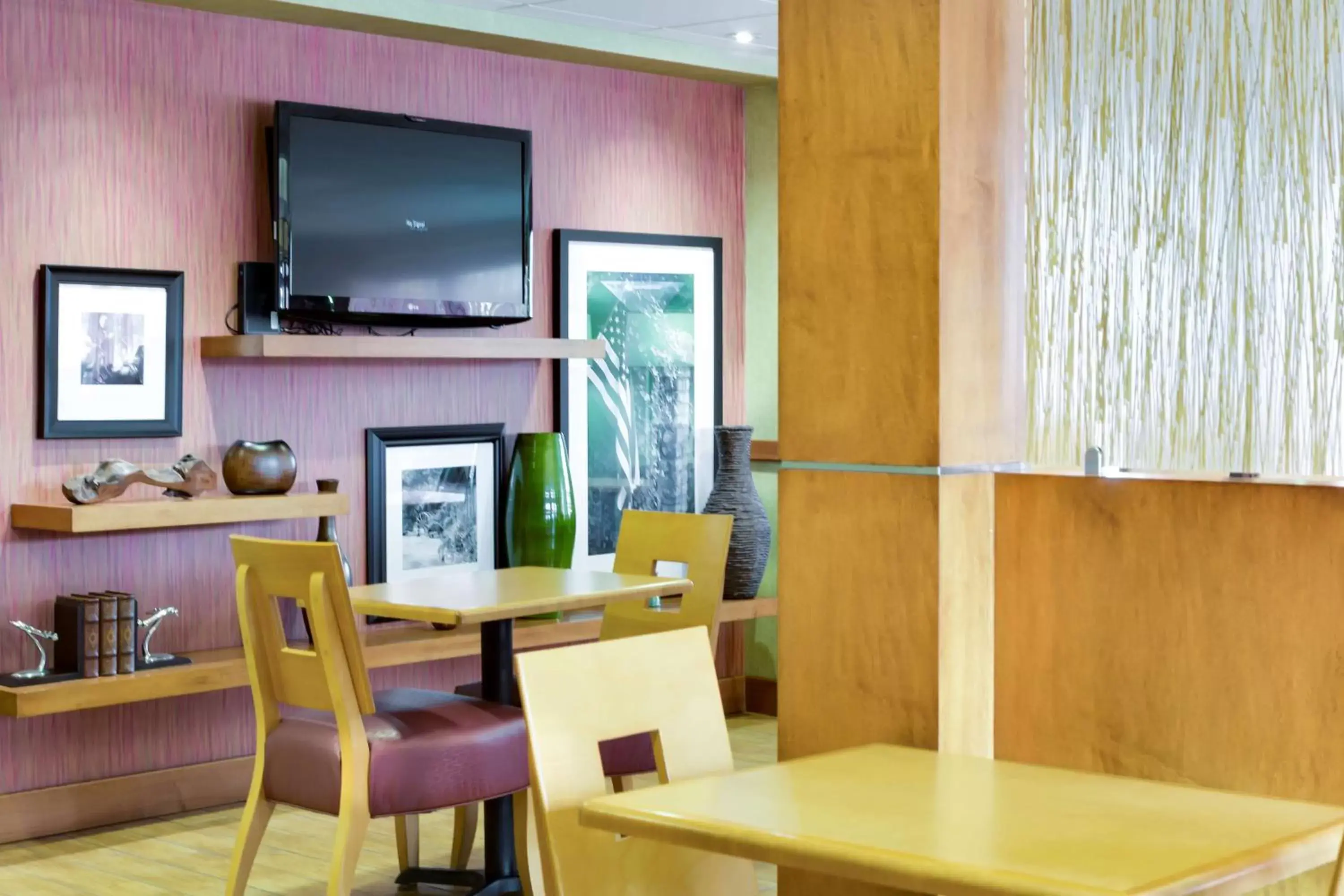 Lobby or reception in Hampton Inn Harrisonburg - University Lobby or reception in Hampton Inn Harrisonburg - University