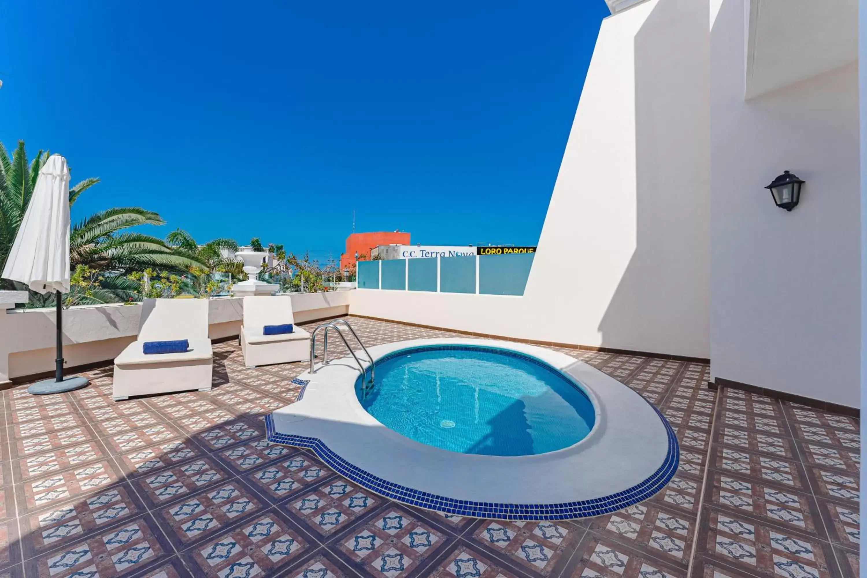 Swimming Pool in Flamingo Suites Boutique Hotel