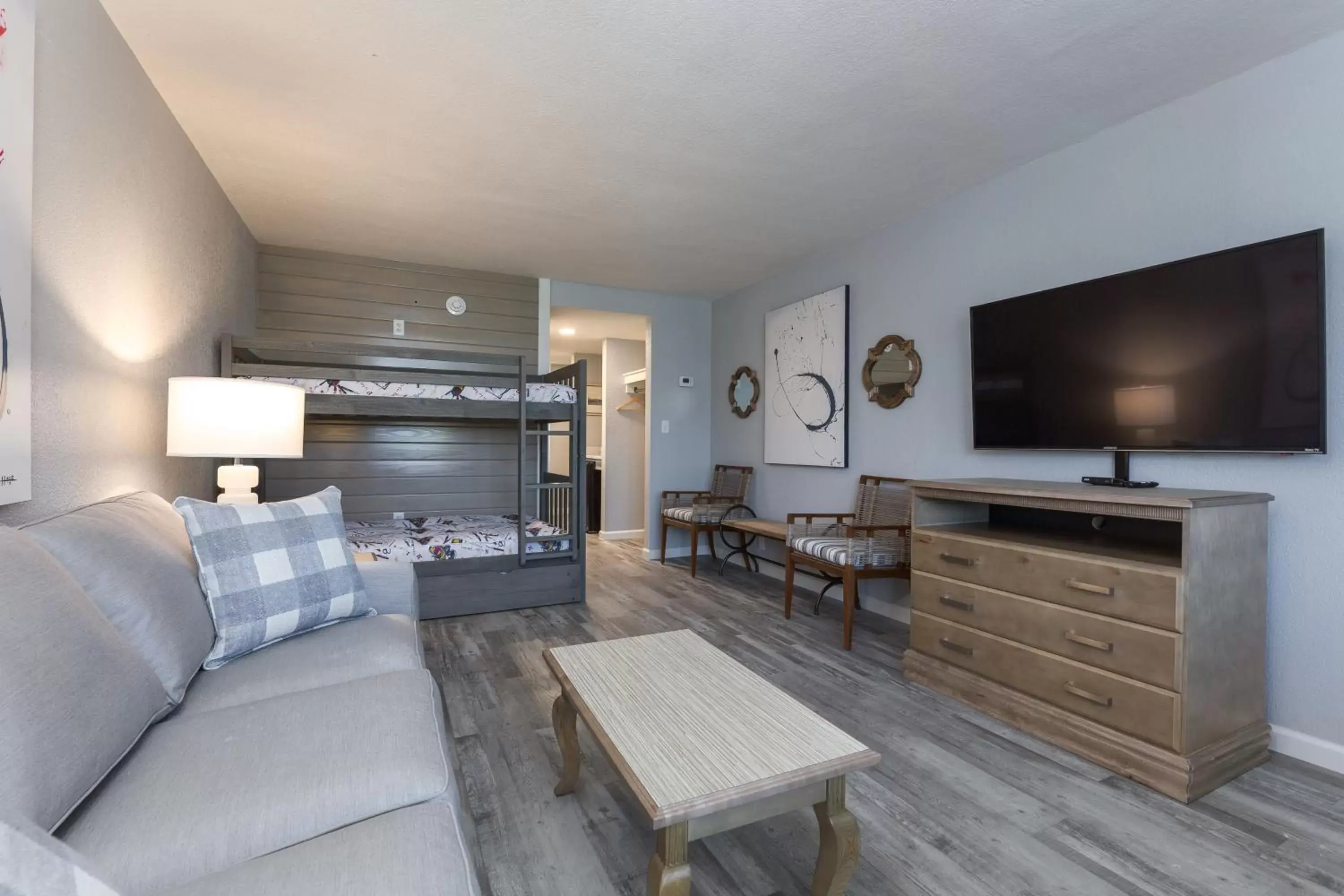Living room, TV/Entertainment Center in The Island Resort at Fort Walton Beach