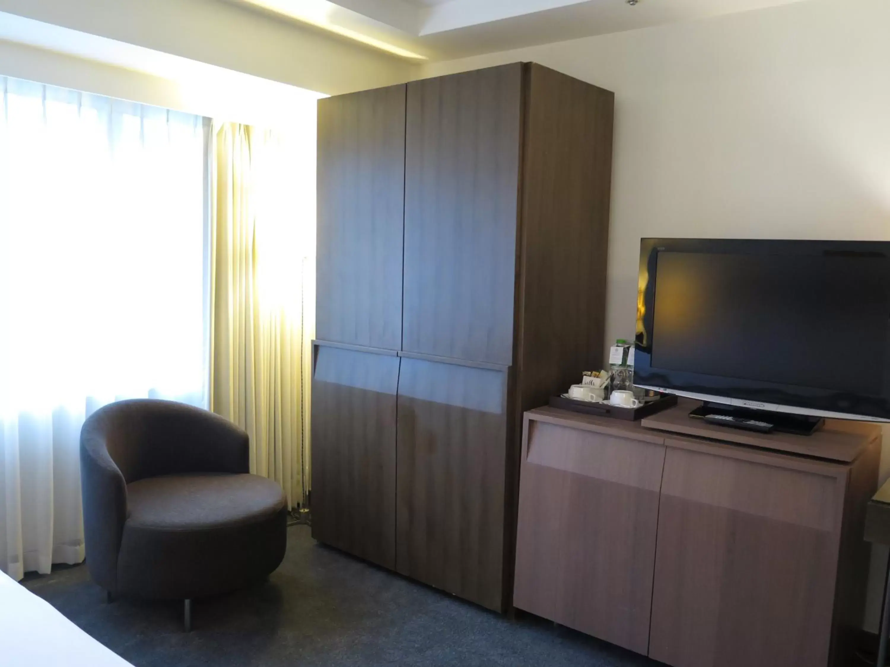 TV/Entertainment Center in United Hotel