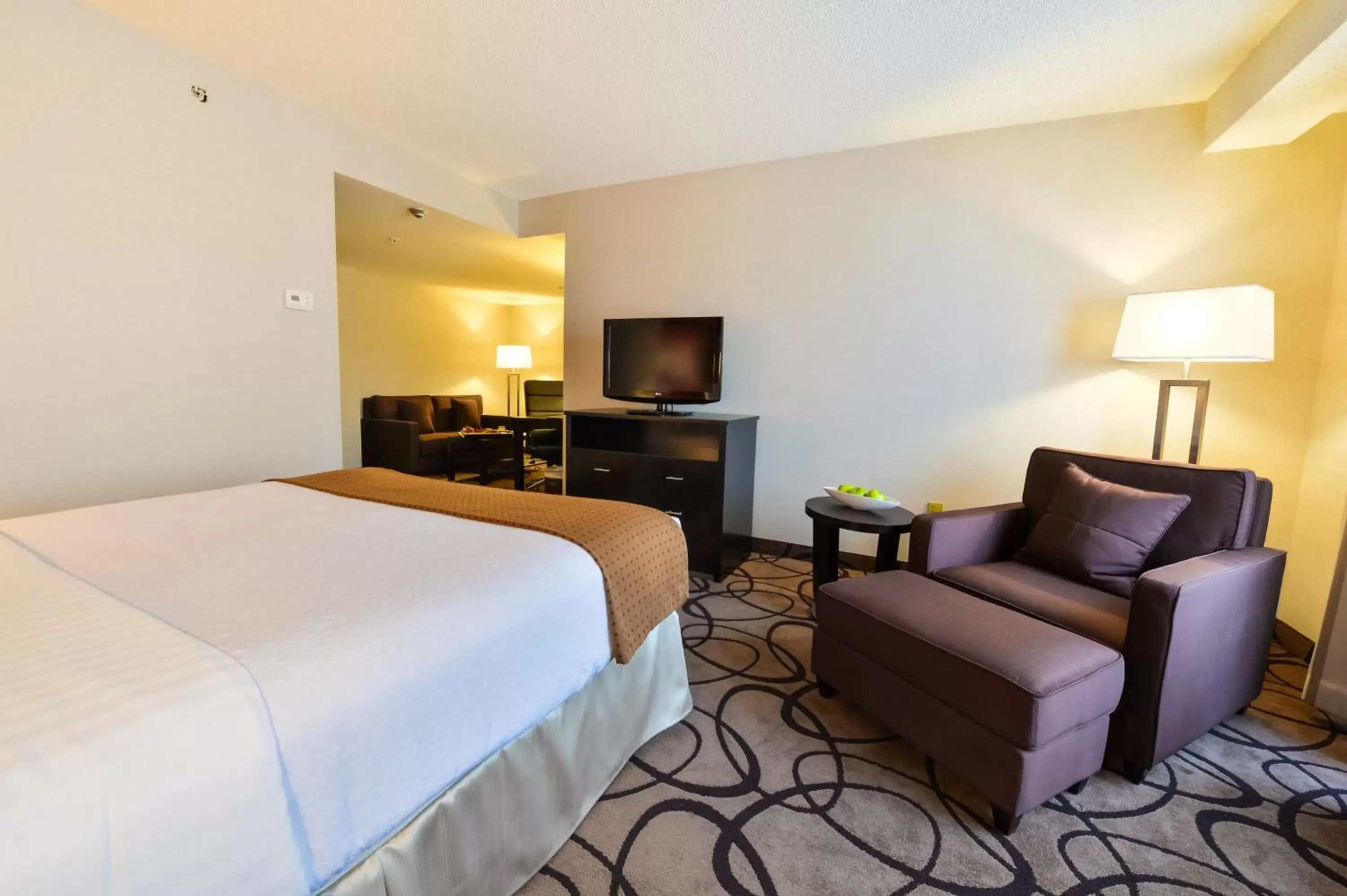 Photo of the whole room in Holiday Inn Montreal Centre Ville Downtown, an IHG Hotel