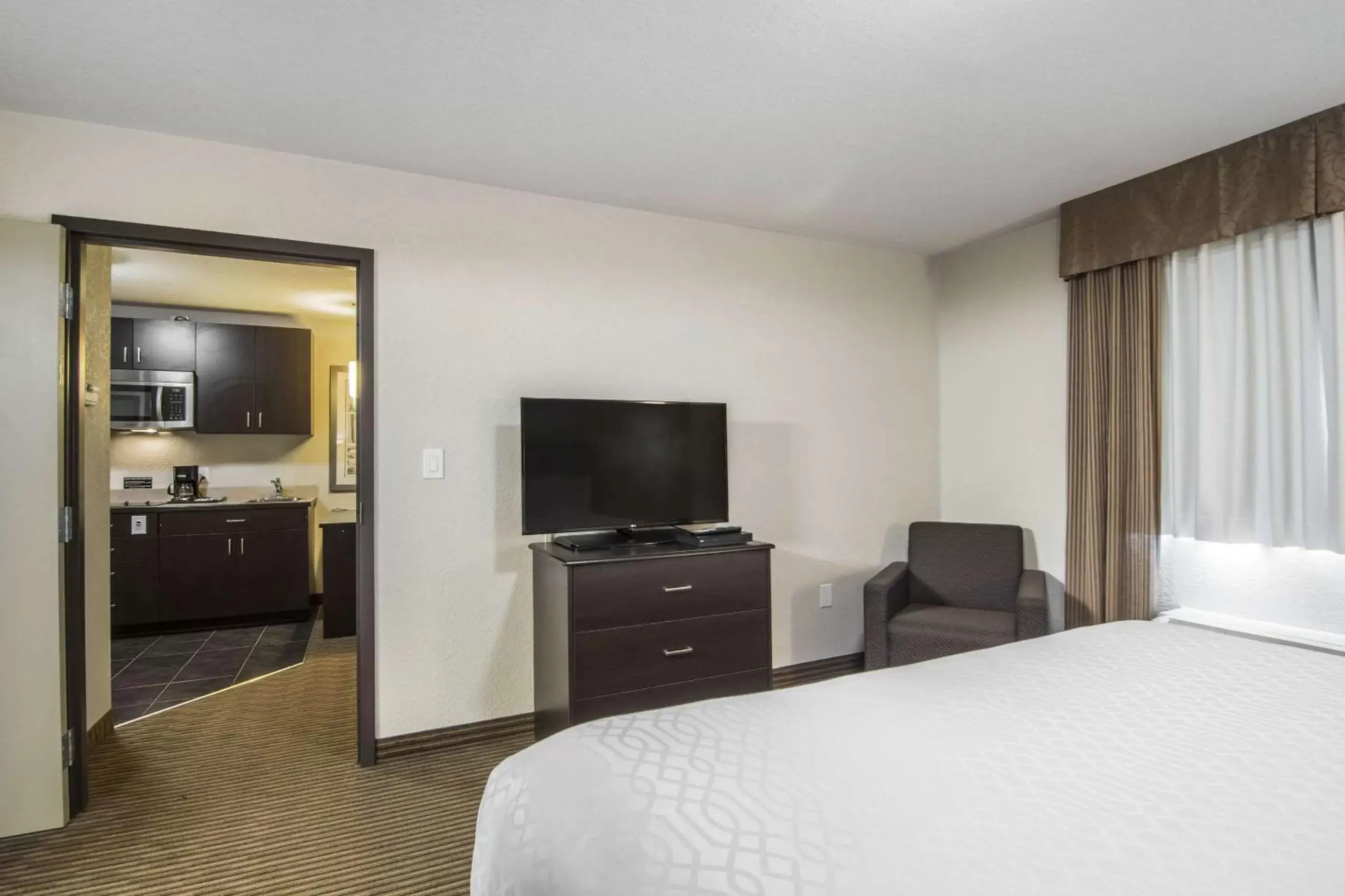 Photo of the whole room, TV/Entertainment Center in Quality Inn & Suites Thompson