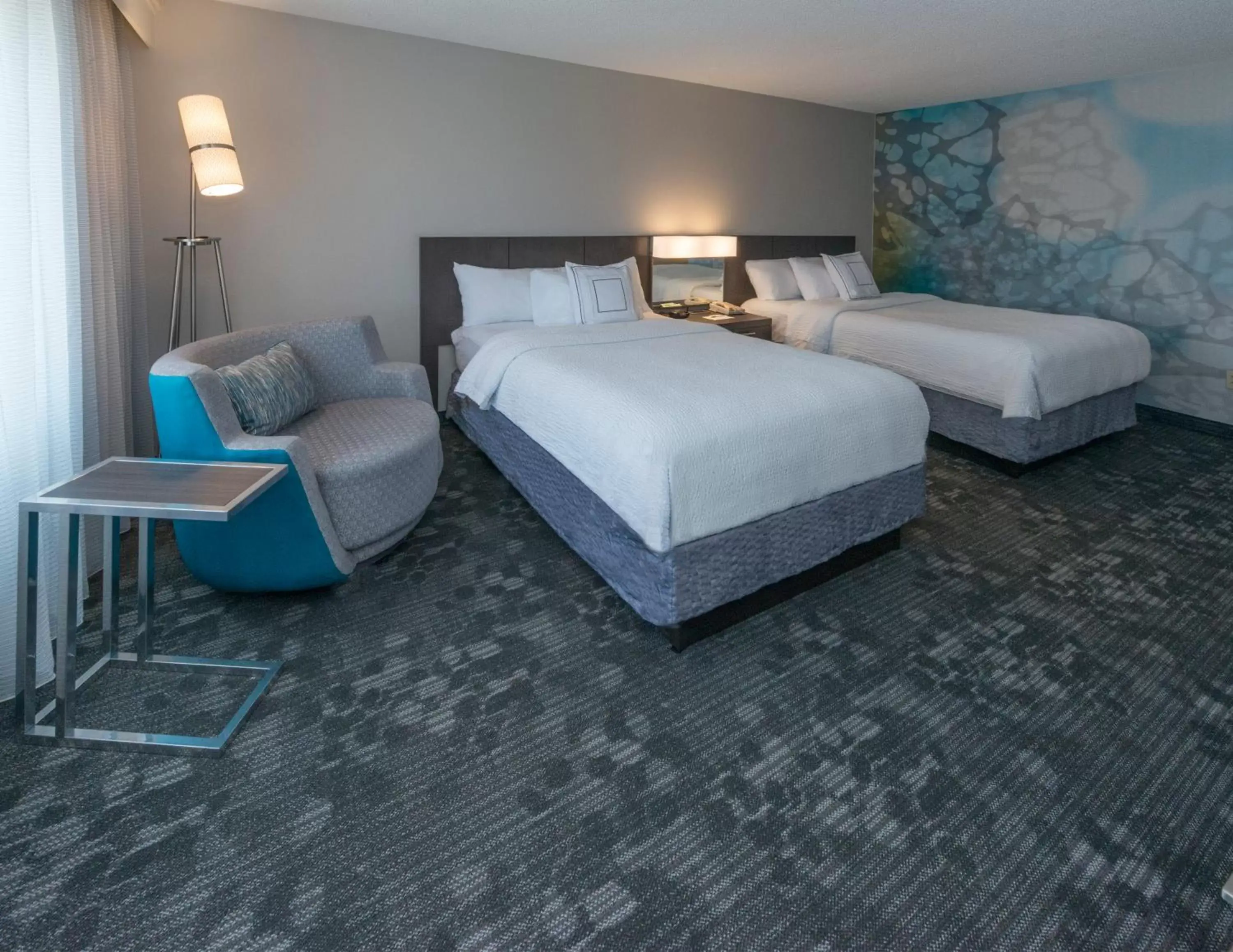 Photo of the whole room, Bed in Courtyard by Marriott Lakeland