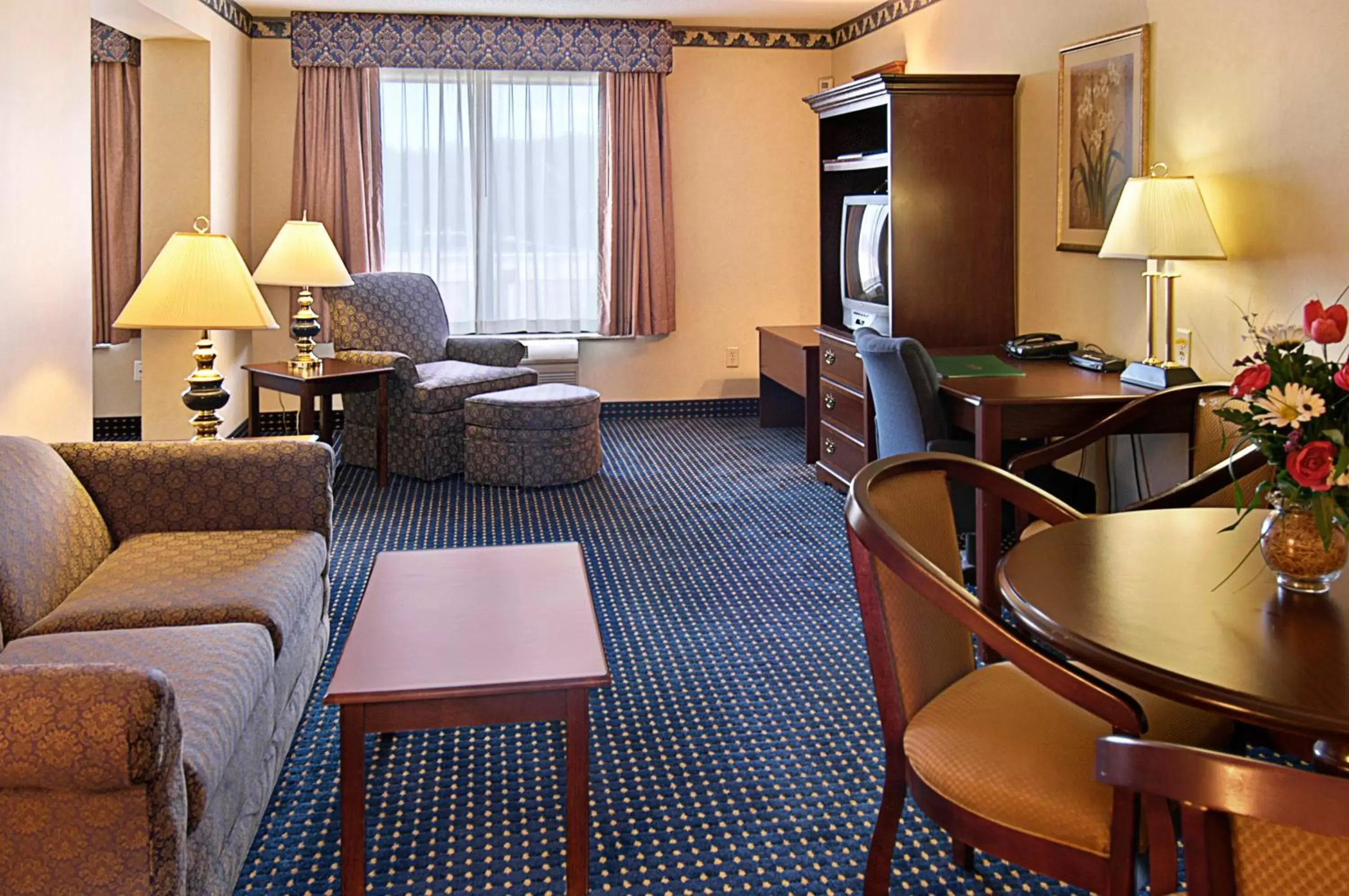 Living room, Seating Area in Comfort Inn & Suites Voorhees - Mt Laurel