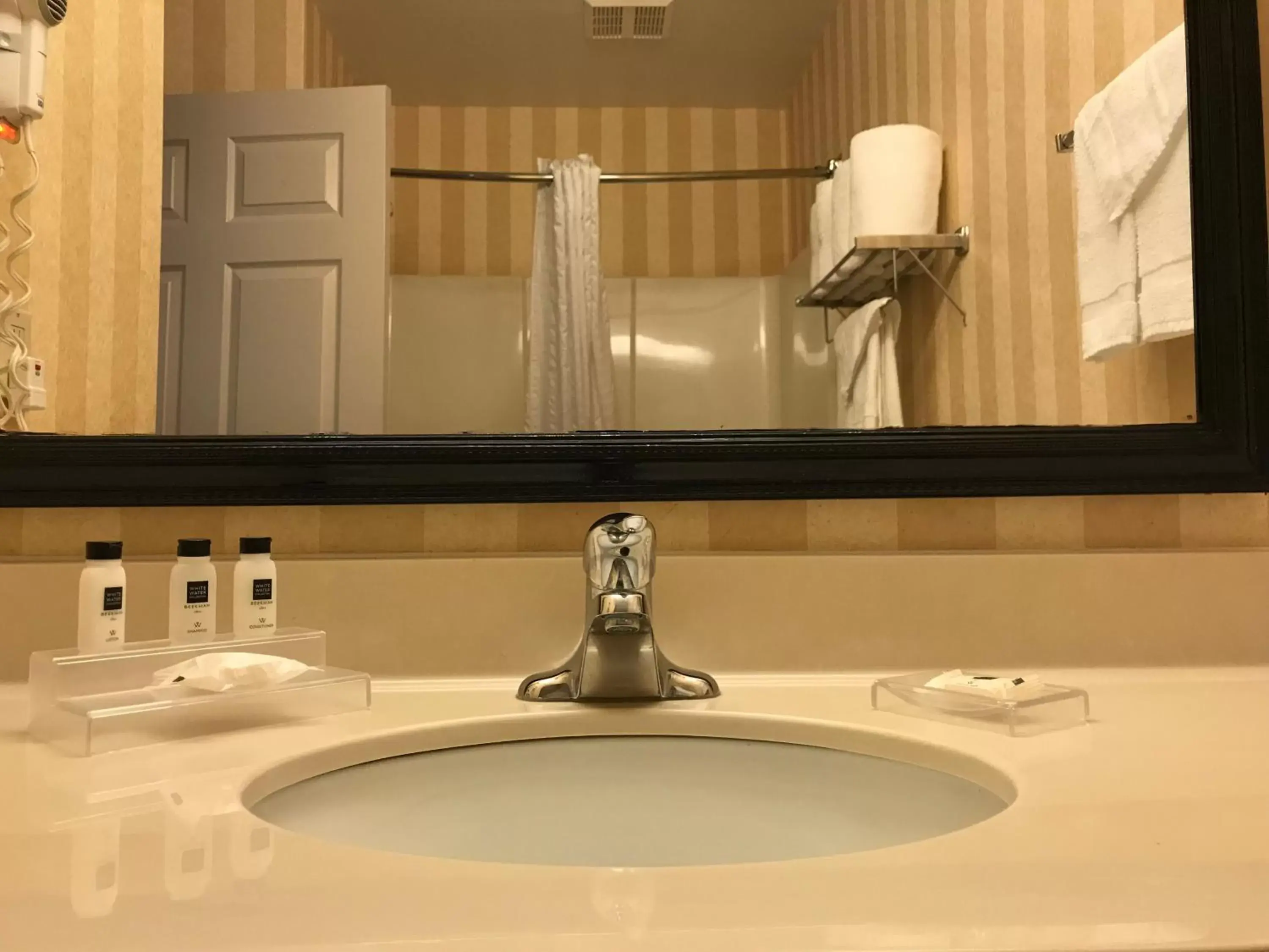 Bathroom in Zion Inn & Suites