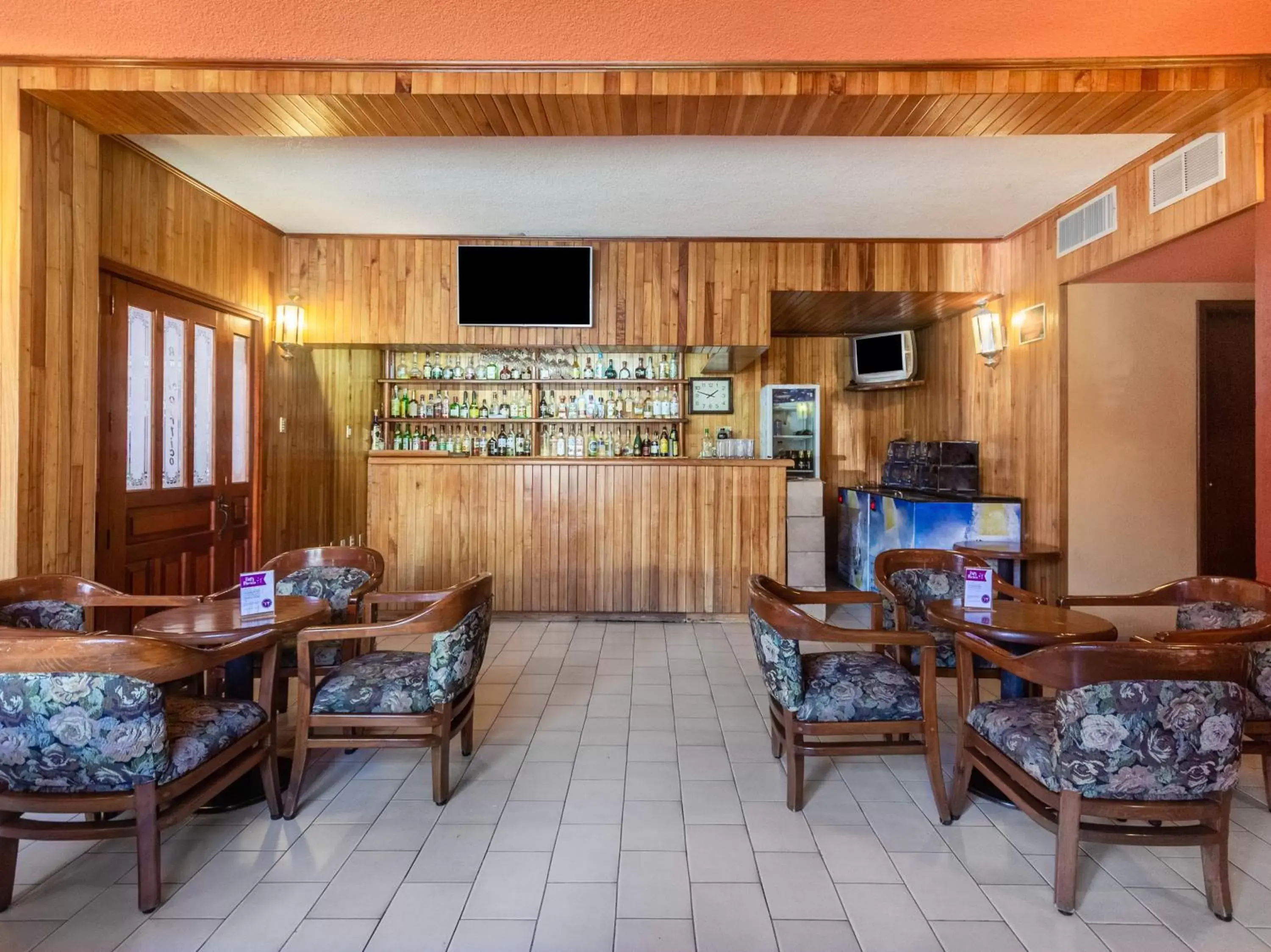 Lounge or bar, Seating Area in Capital O Mansión los Arcos, San Luis Potosí