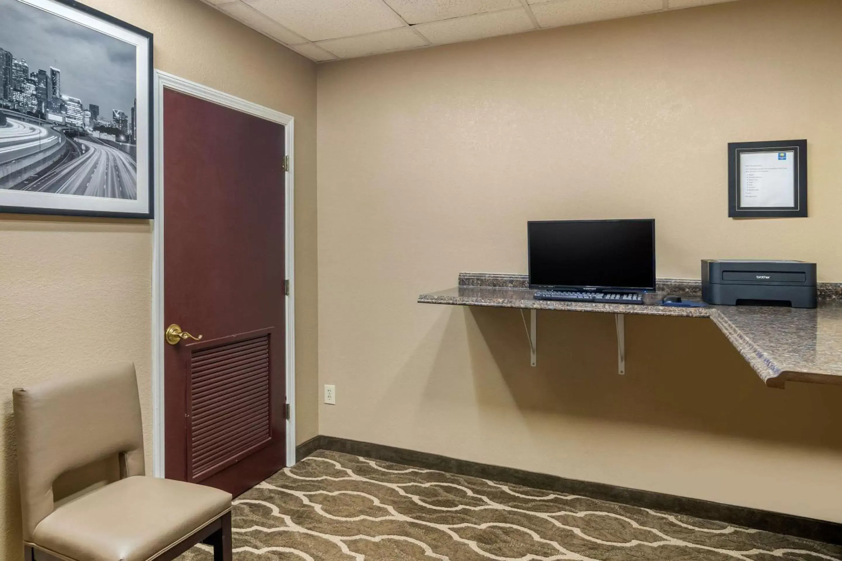 On site, TV/Entertainment Center in Comfort Inn & Suites Atlanta Smyrna