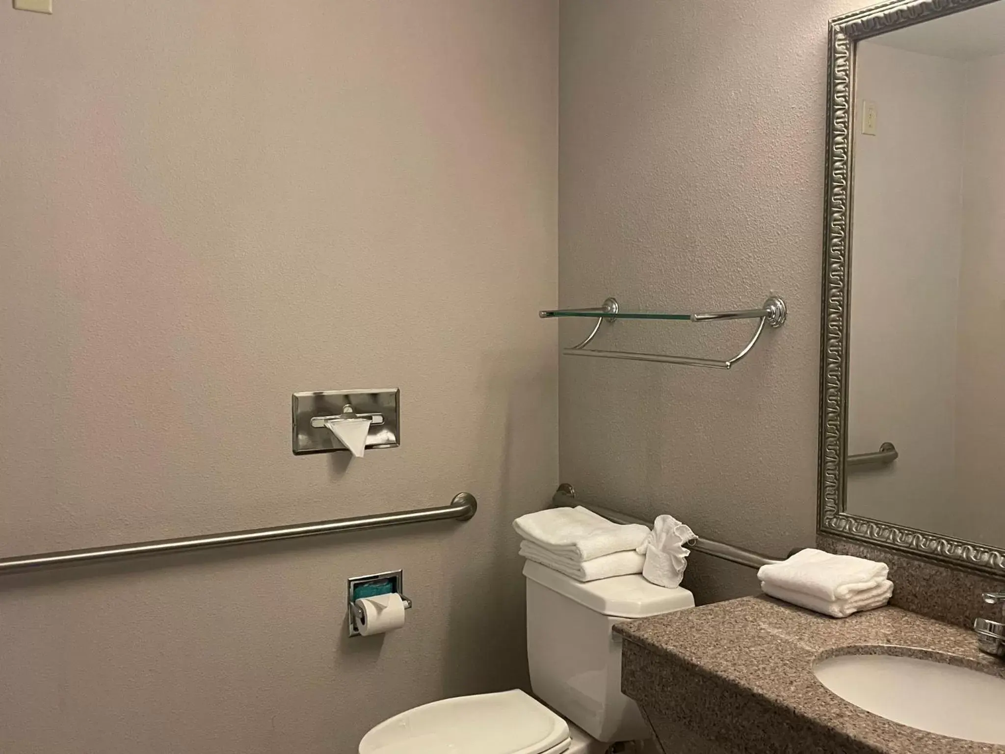 Bathroom in Red Roof Inn & Suites Weatherford