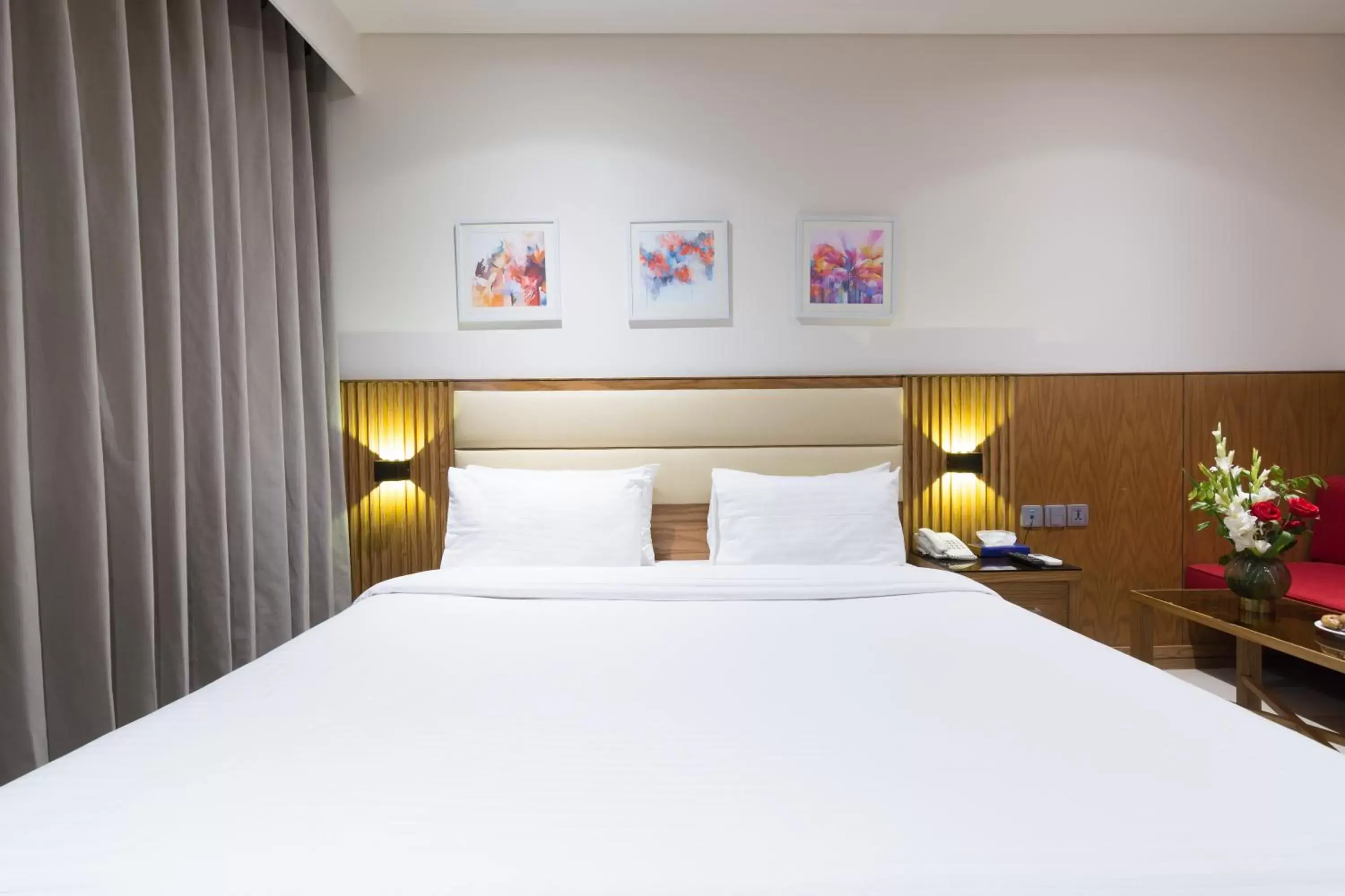 Bedroom, Bed in Hotel Excelsior Karachi