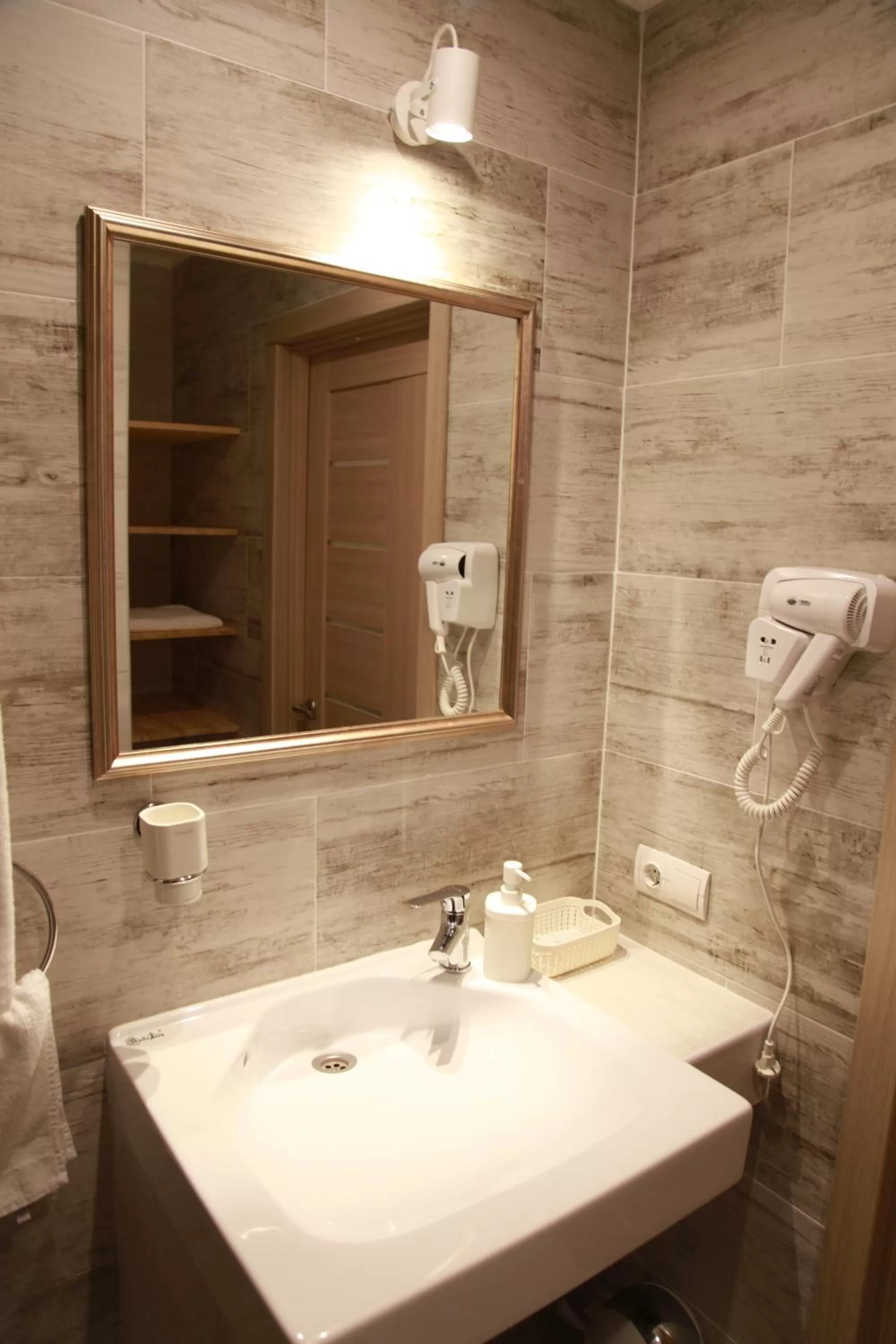 WINE & ROSE BOUTIQUE HOTEL