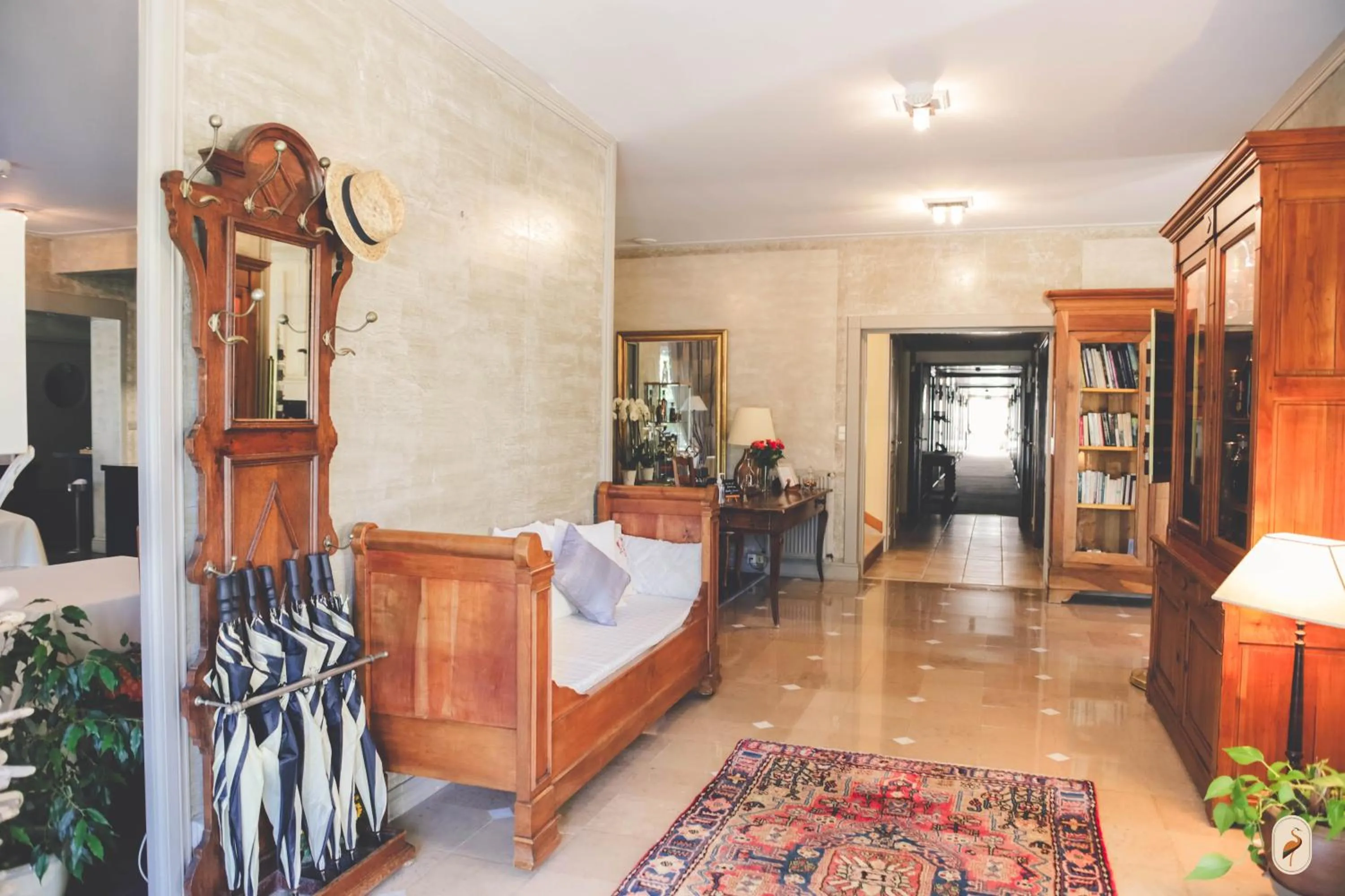 Property building, Bed in Domaine de l'Echassier, The Originals Relais