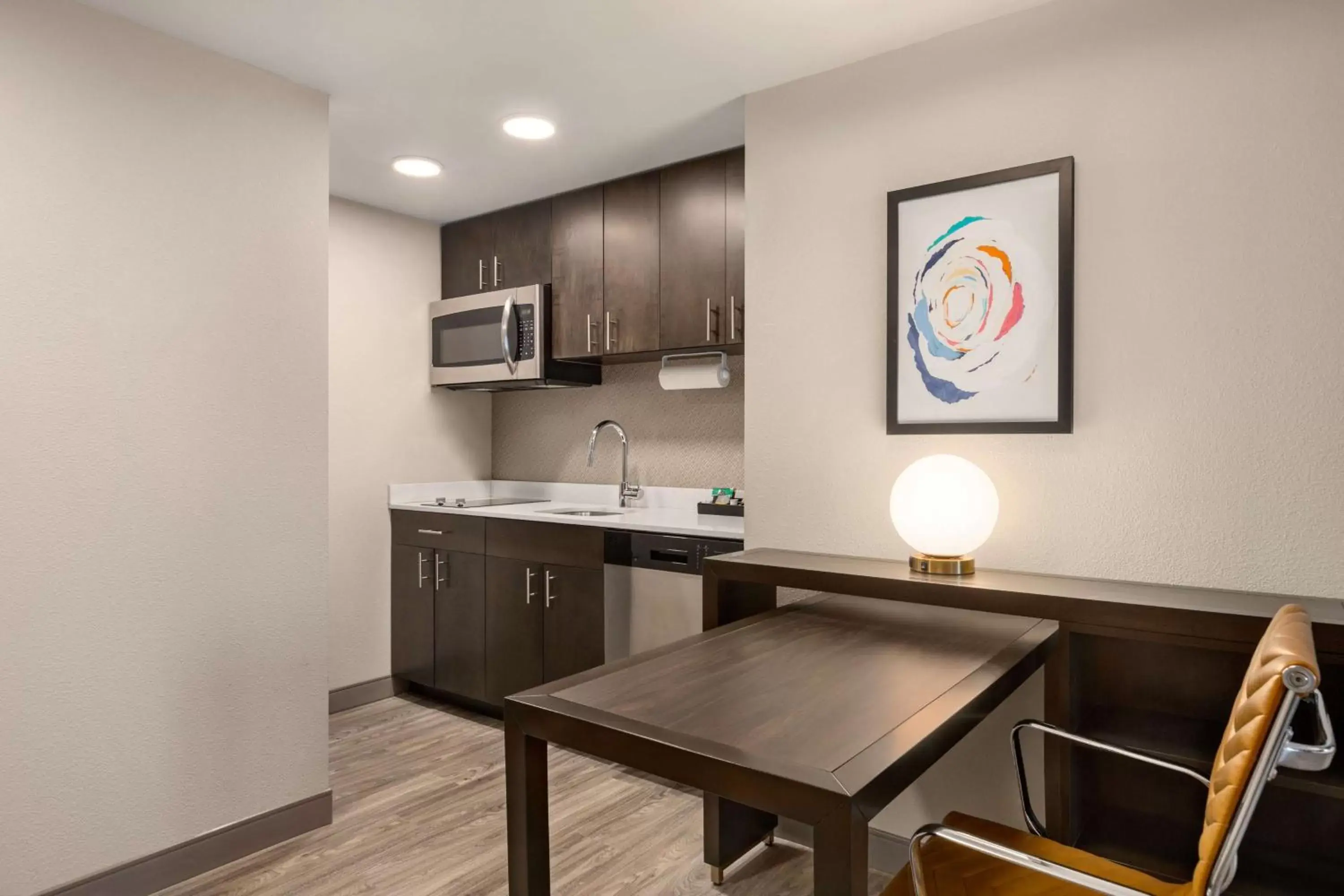 Kitchen or kitchenette, Kitchen/Kitchenette in Homewood Suites by Hilton Indianapolis Downtown IUPUI